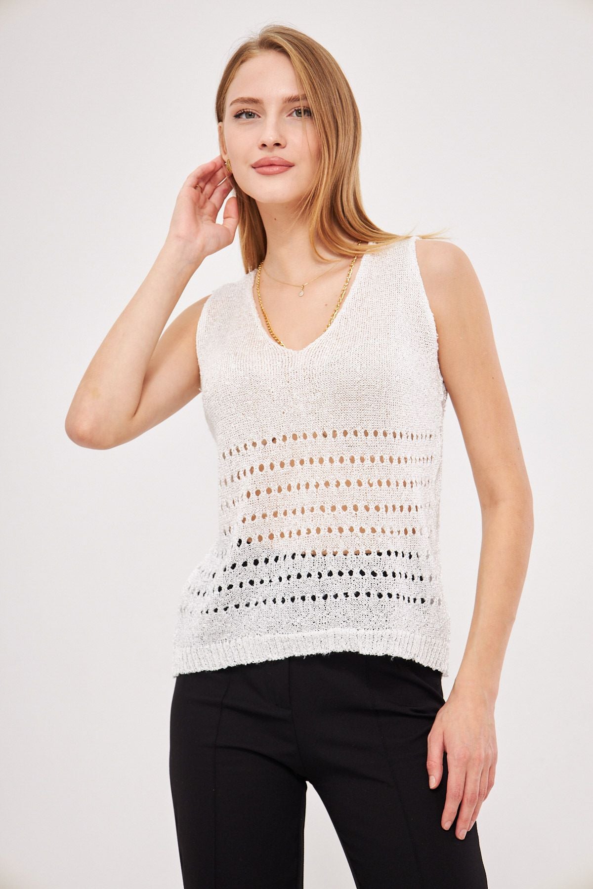 Woman White V-Neck Perforated Lace Sleeveless Blouse Arm-25k012015