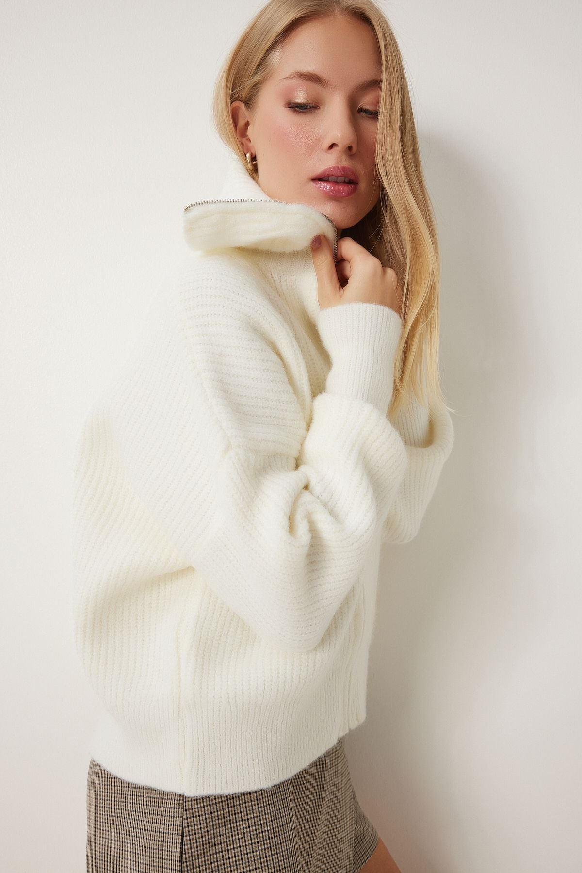 Female Ecru Zippered Neck Triko Cardigan MX00173
