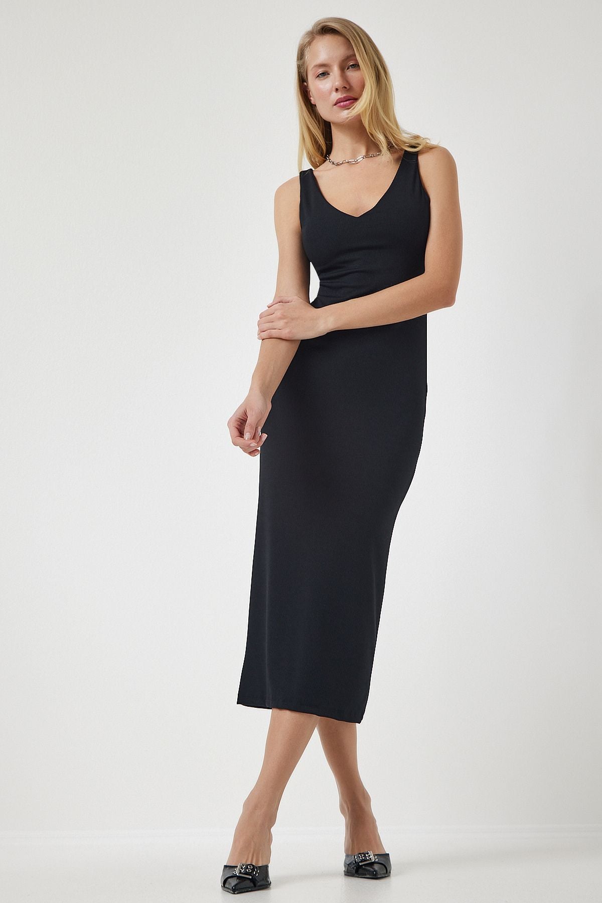 Female black strap V -neck wick knitted dress mc00261