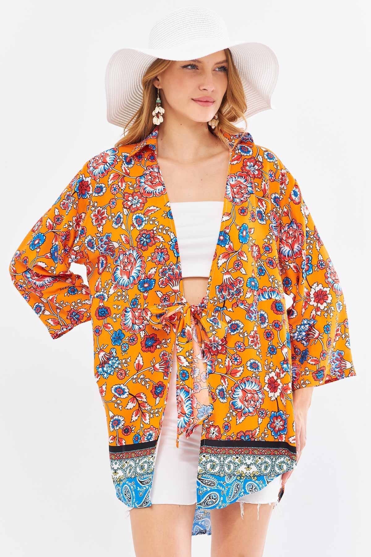 Female pomegranate flower patterned front-binding kimono shirt ARM-24Y001080