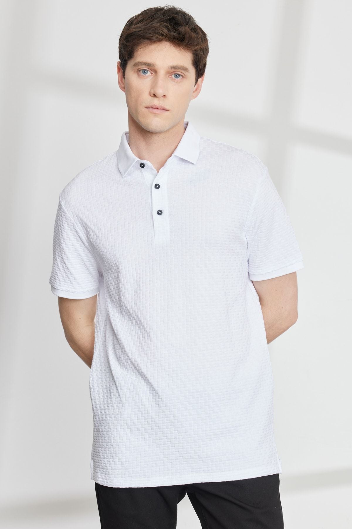 Men's white slim fit narrow cut bike bike collar jacquard short sleeve t -shirt