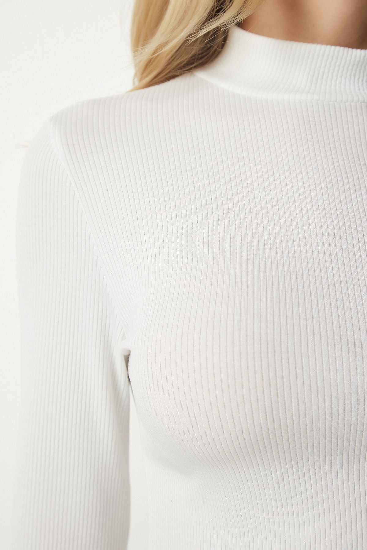 Woman white upright collar wick Cashcorse Crop blouse UB00165