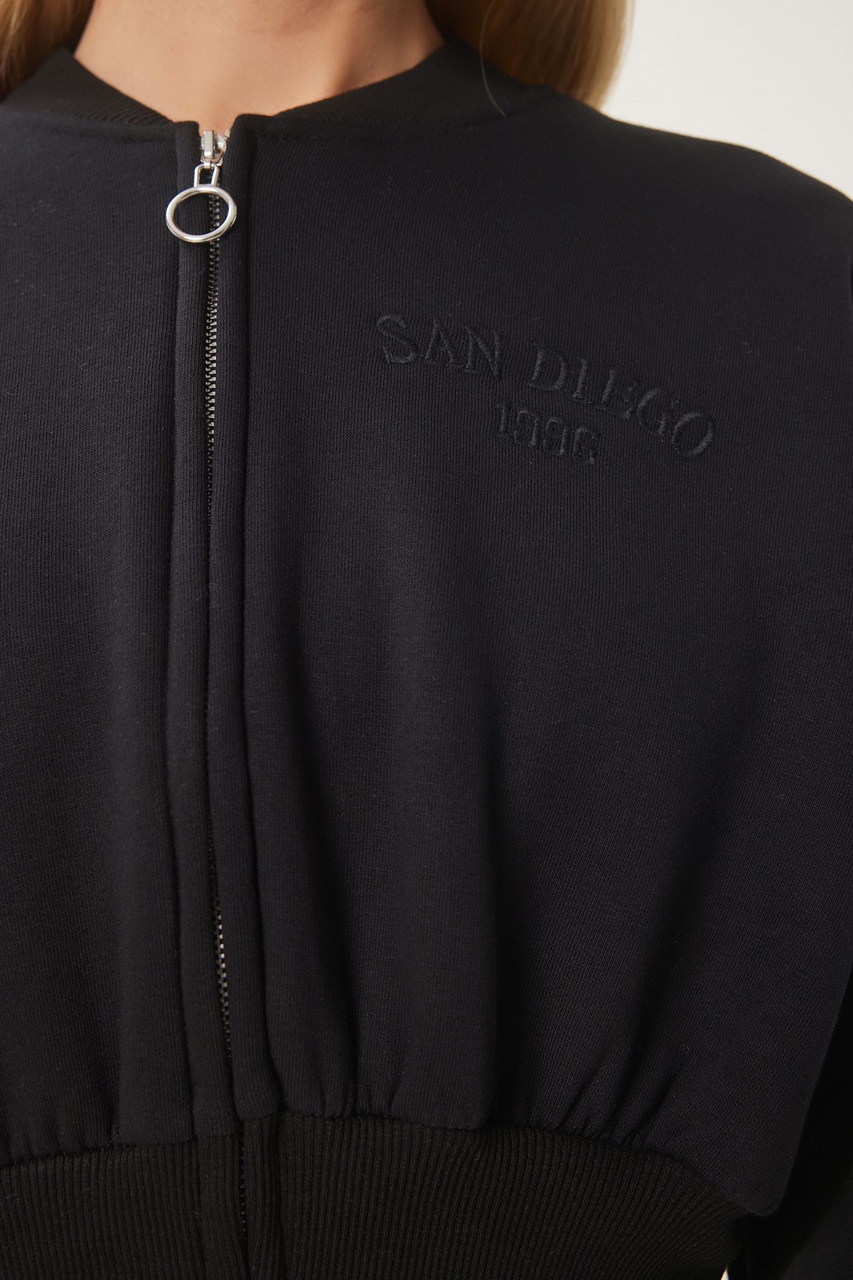 Women's Black Embroidered Crop Sweatshirt LM00011