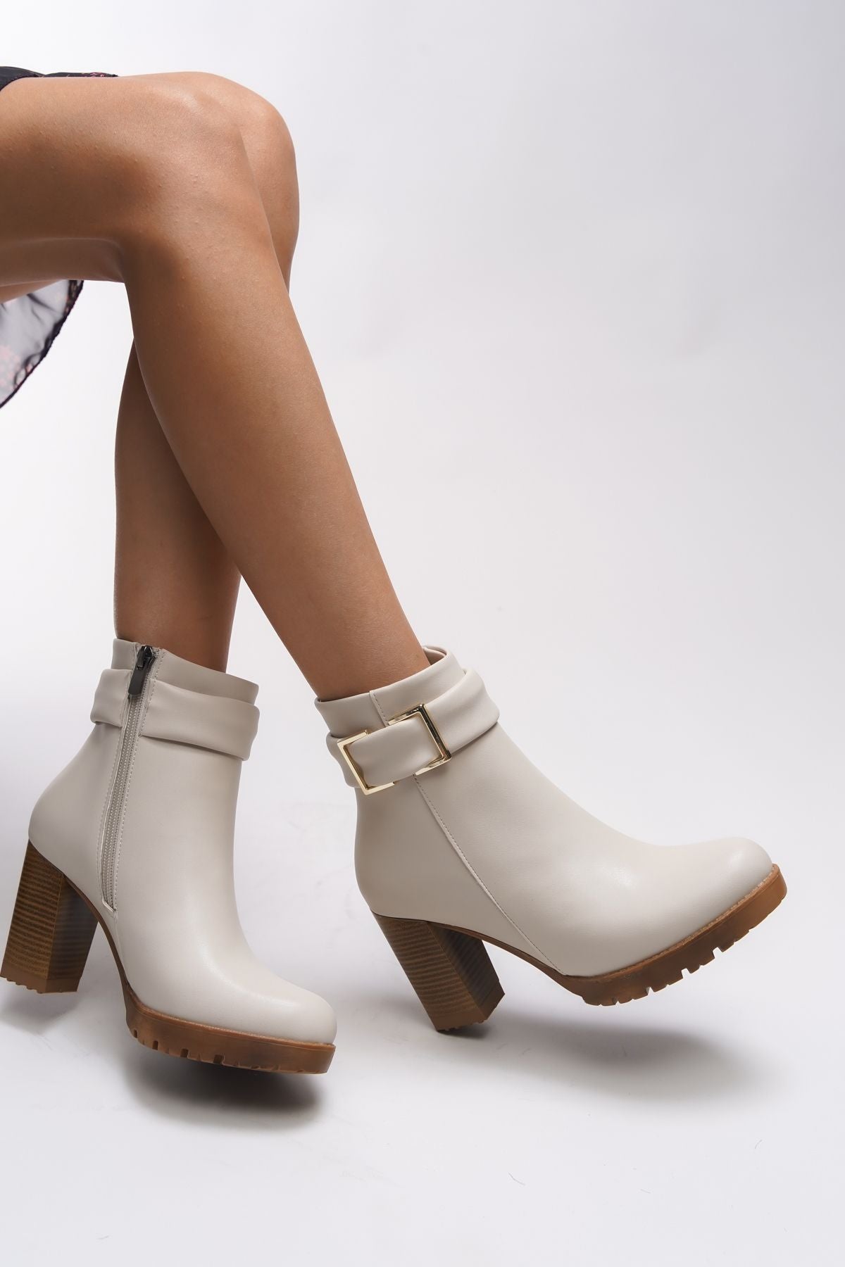 Isolniya Female clasp detailed high heeled boots 0012503 beige skin