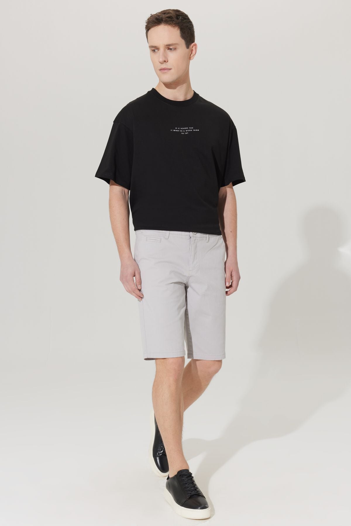 Slim fit narrow cutting side pocket chino shorts