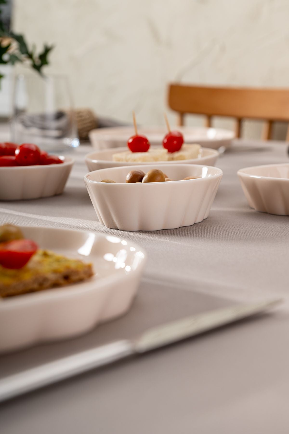 Cozy 14 pieces of 6 people breakfast set pink