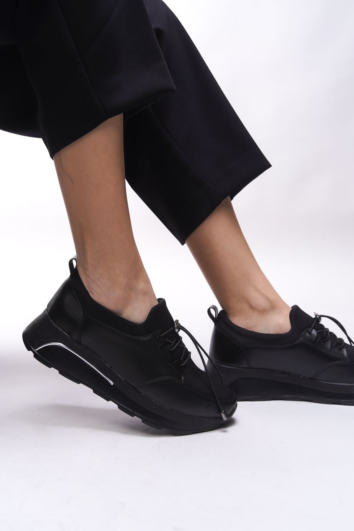 Isolendra Women Sneaker 00121706 Black Black