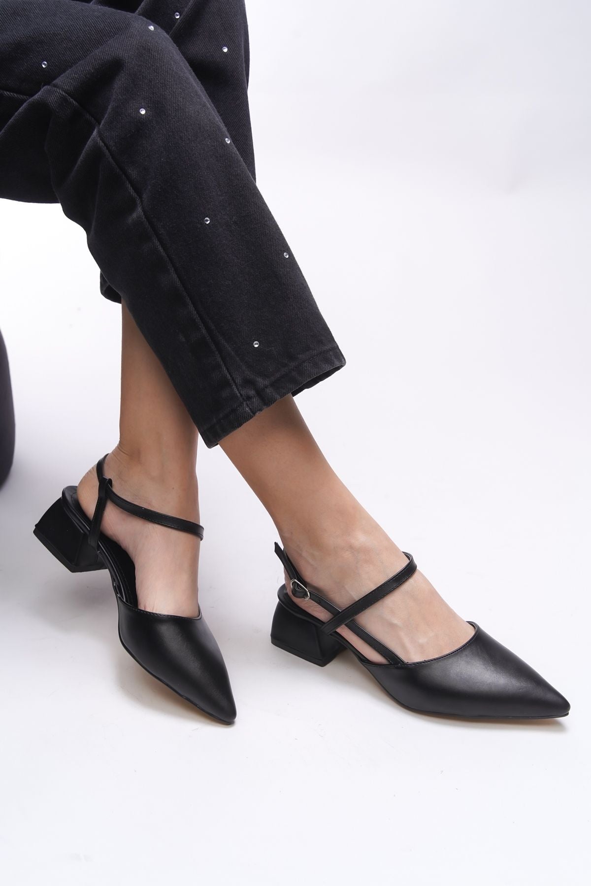 RELTHAELA WOMEN'S HEEP SHOES 0012021 BLACK SKIN