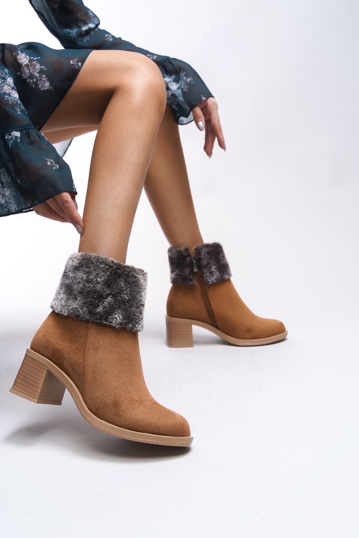 Rielradh Female Fur detailed heeled boots 0012501 Taba suede