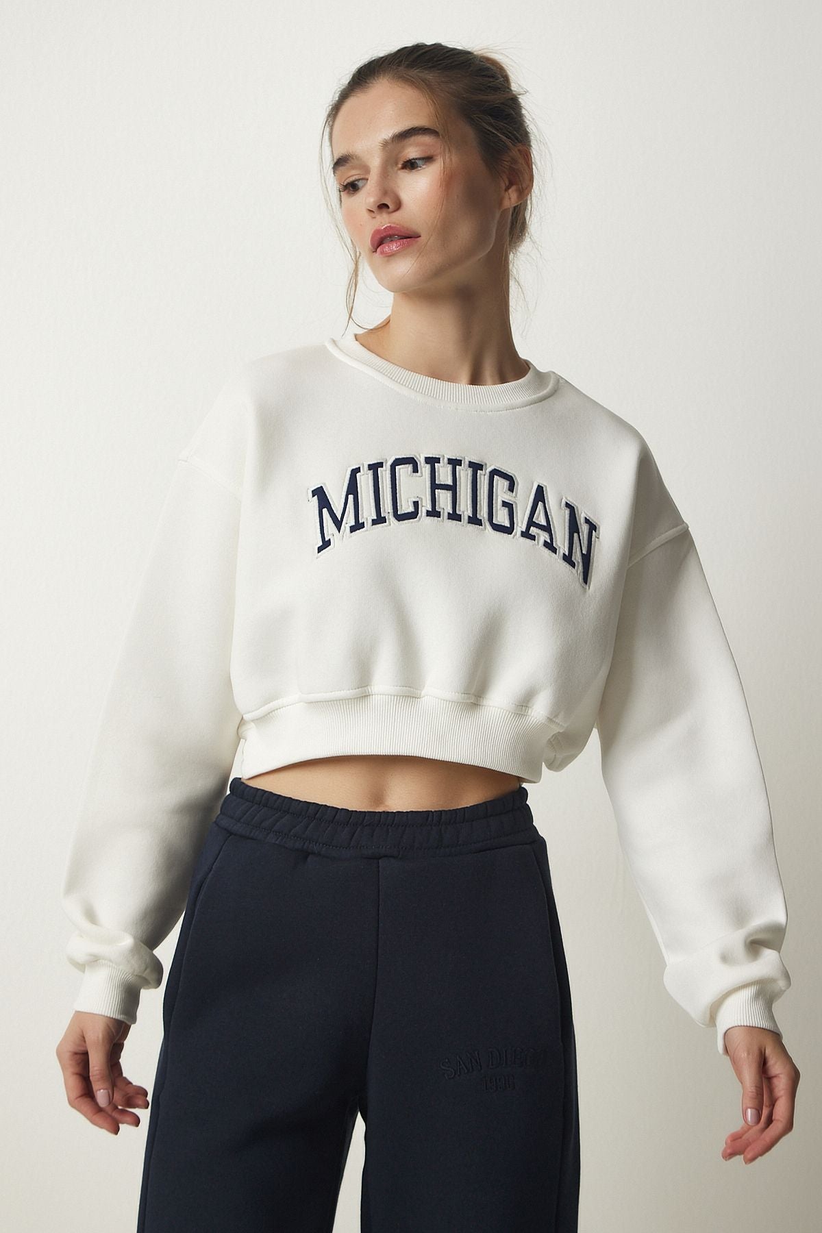 Female Ecru Printed Crop knitting Sweatshirt HF00443