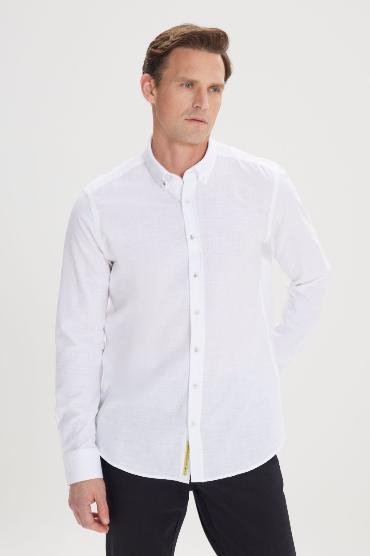 Men's white slim fit narrow cut 100 %cotton Ame buttoned buttoned collar casual shirt