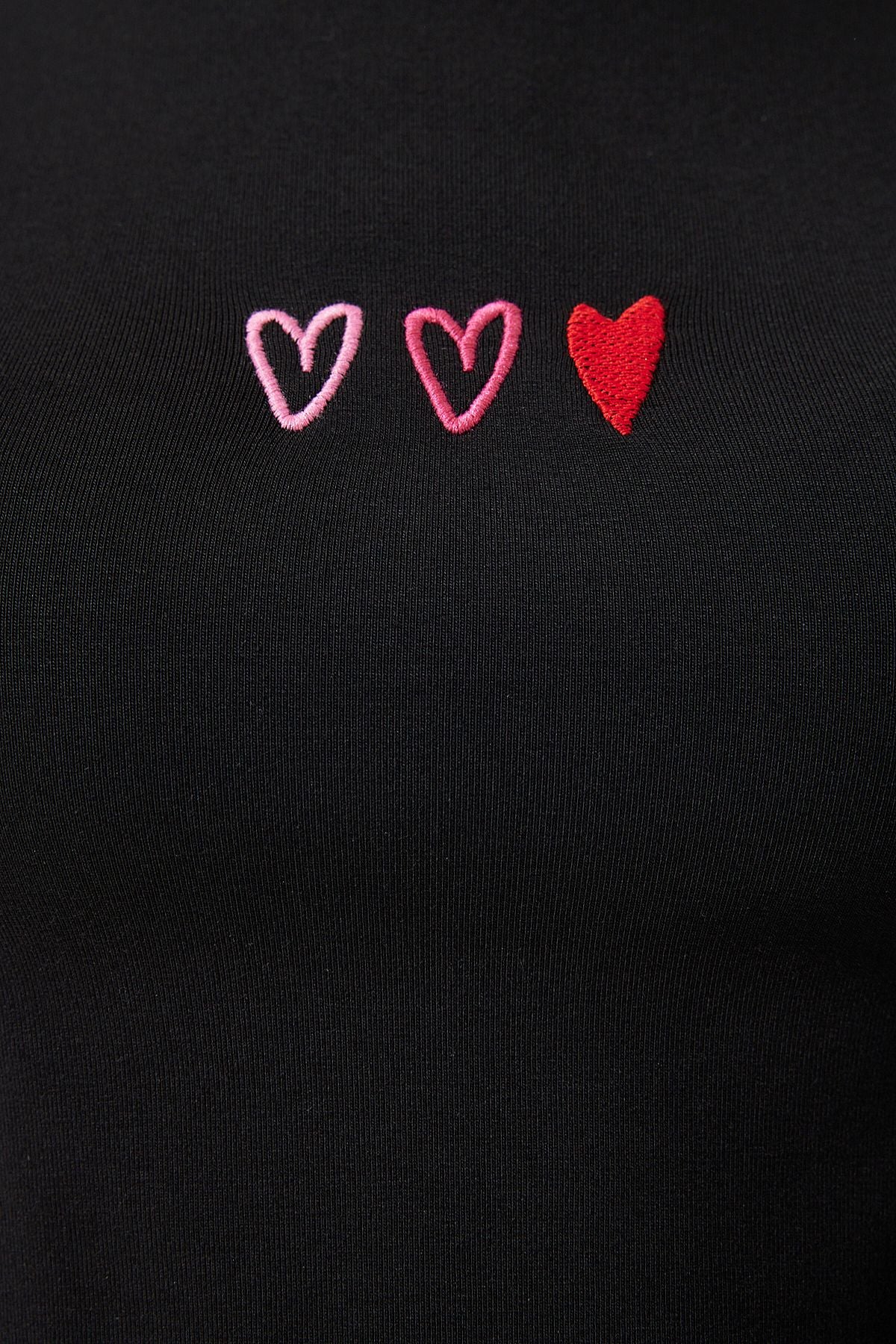 Woman Black Heart Embroidery Crop Knitting T-Shirt MX00158