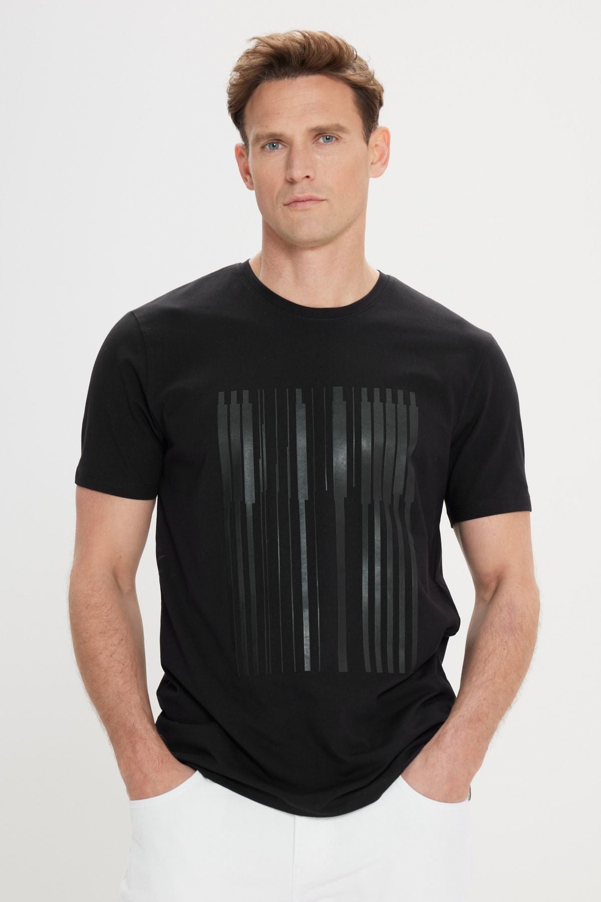 Men's black slim fit narrow cut cotton printed bike collar t -shirt