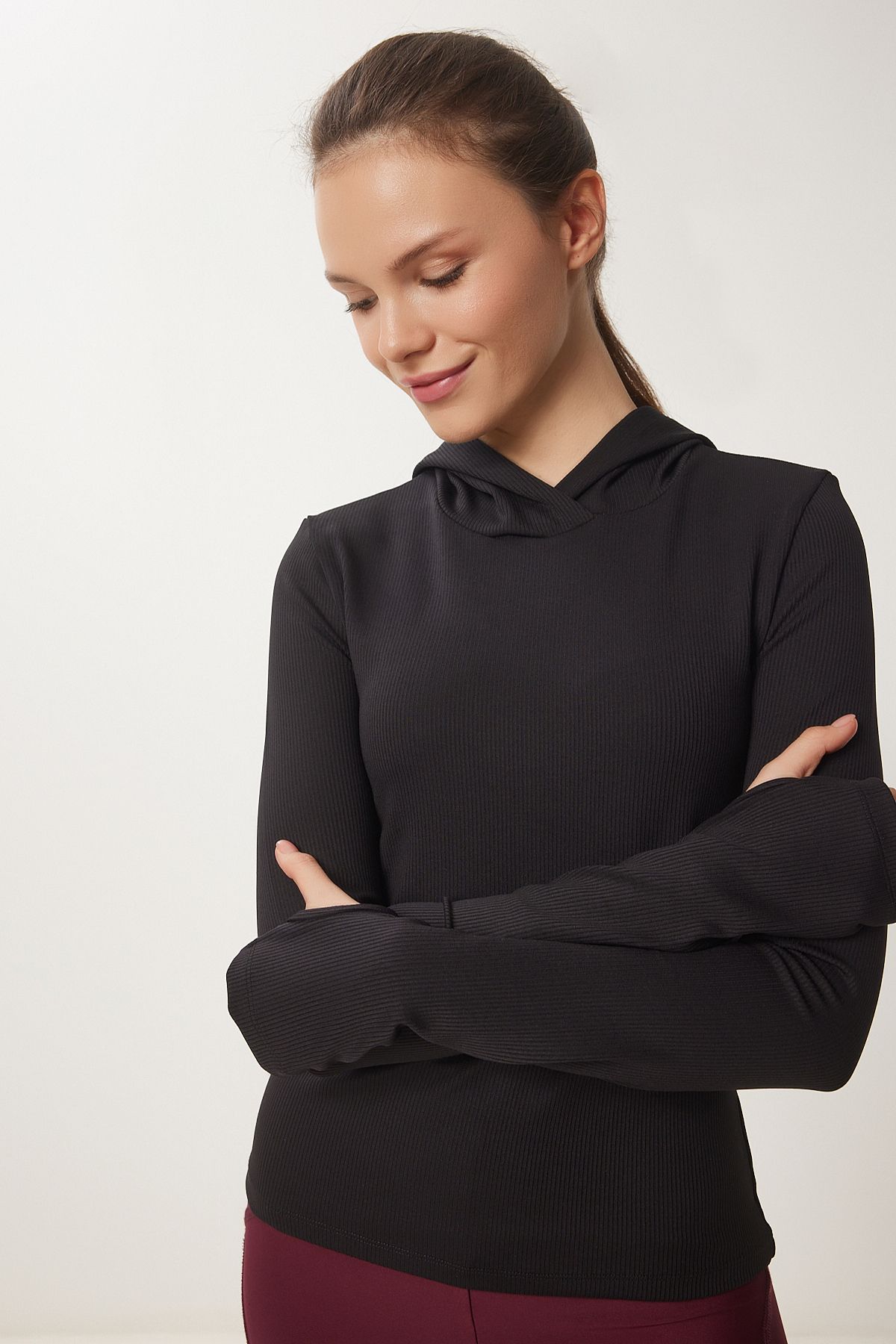 Kadın Siyah Parmak Ve Sırt Cut Out Detaylı Kapüşonlu Sweatshirt VX00004