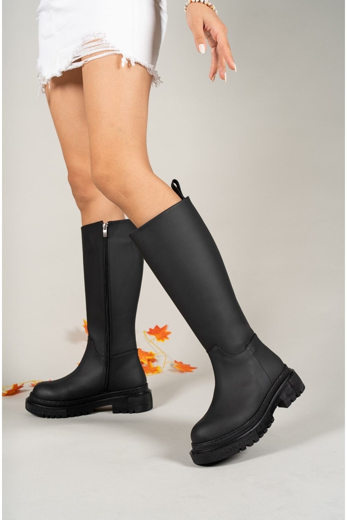 Matte black woman boot 0012360