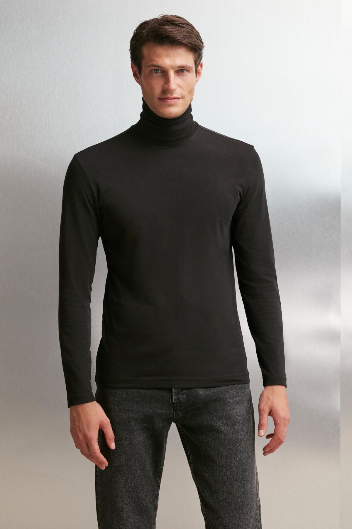 Trüer Male Body Wrapped Turtleneck Fisherman Neck Bold Flexible Fabric Black Body