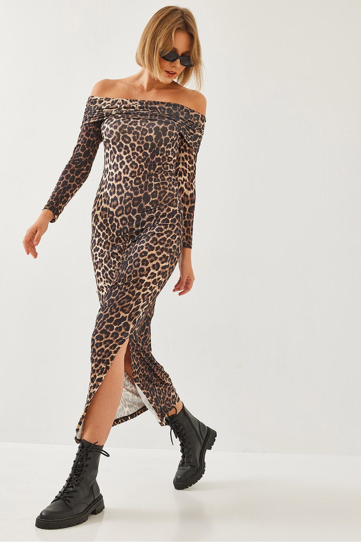 Woman Madonna collar Long Leopard Patterned Dress 60351138