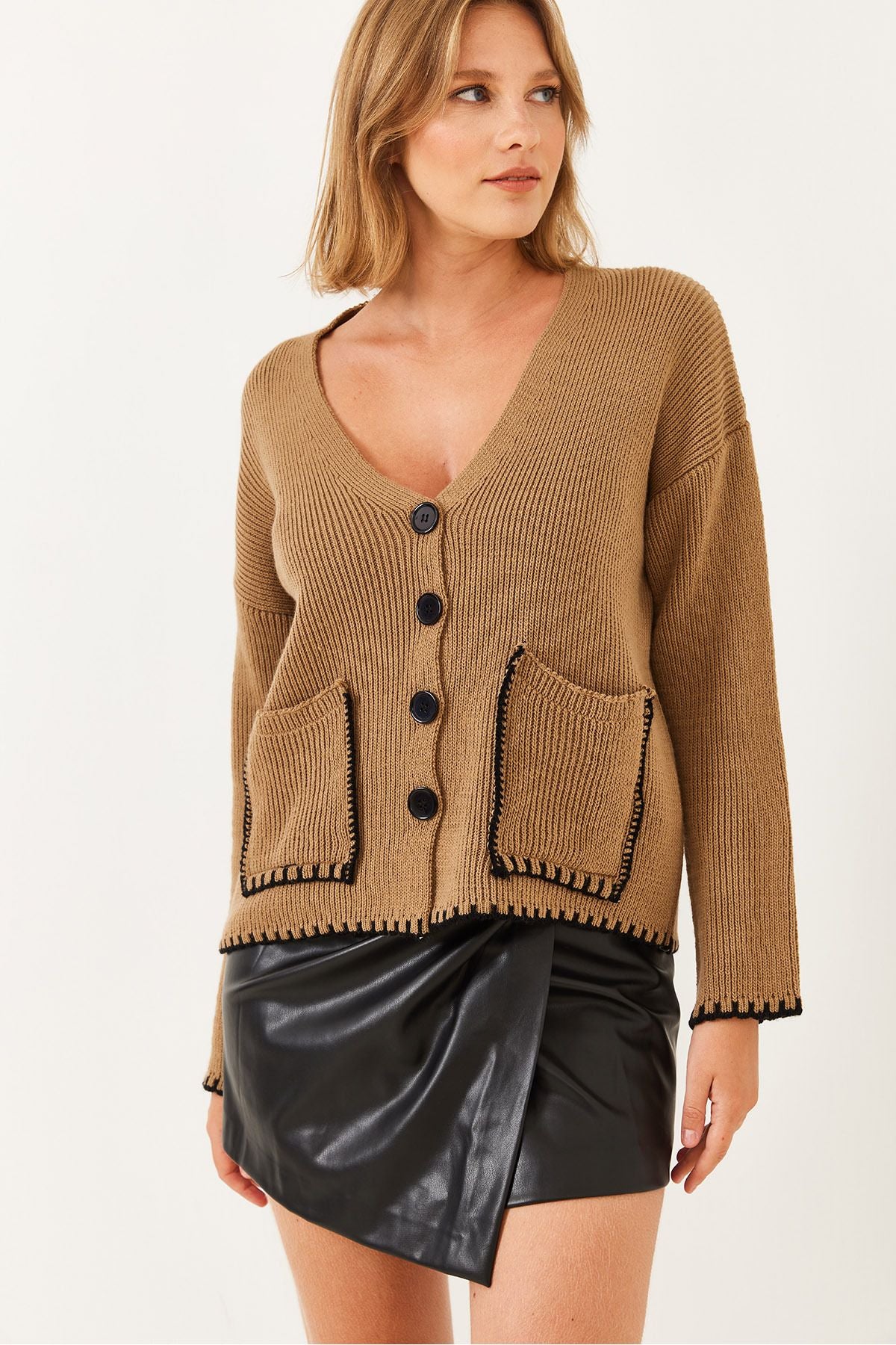 Women's shepherd sewing detailed large pocket with four button long sleeve knitwear cardigan 20246227