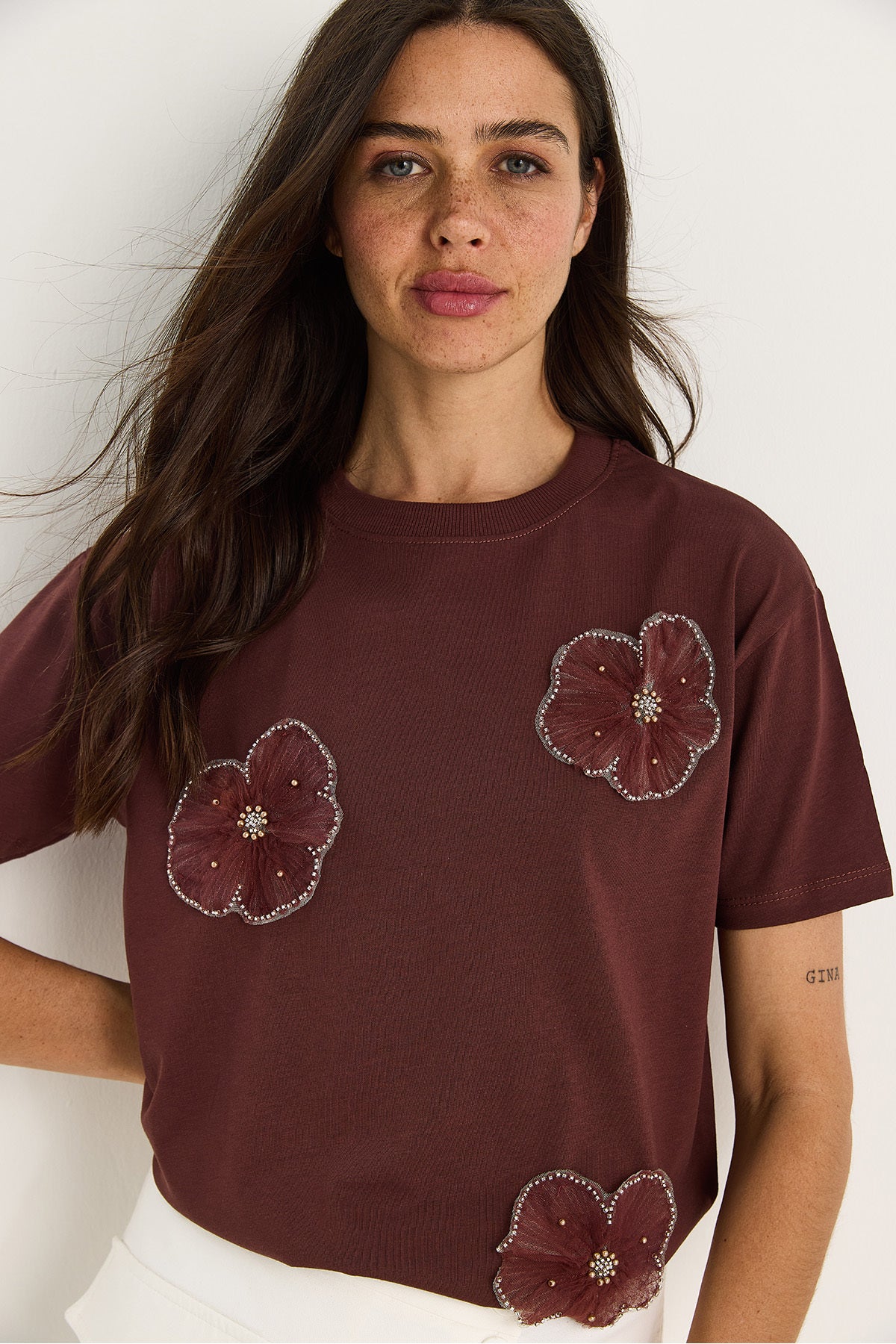 Women's Crew Neck Short Sleeve T-Shirt with Flower Accessories 60602060