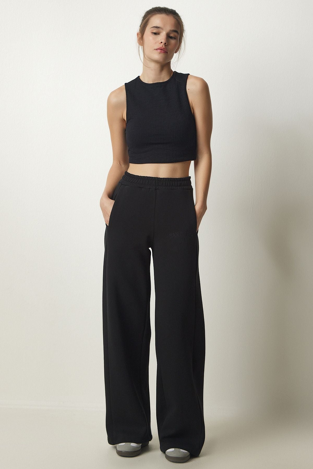 Female black -charted flat trouser thick tracksuits six HF00445