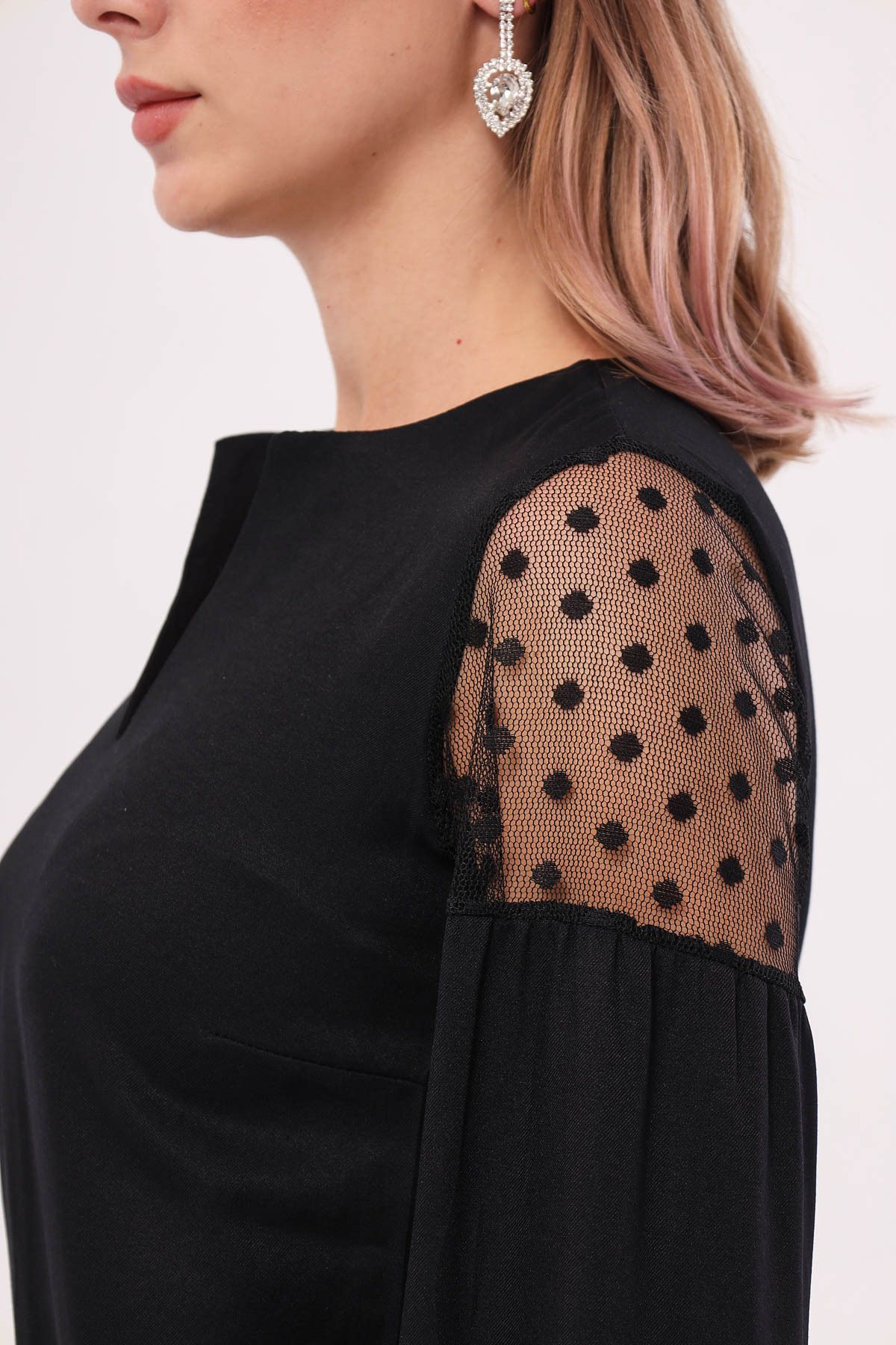Female black V-neck arm tulle balloon blouse ARM-20K001038