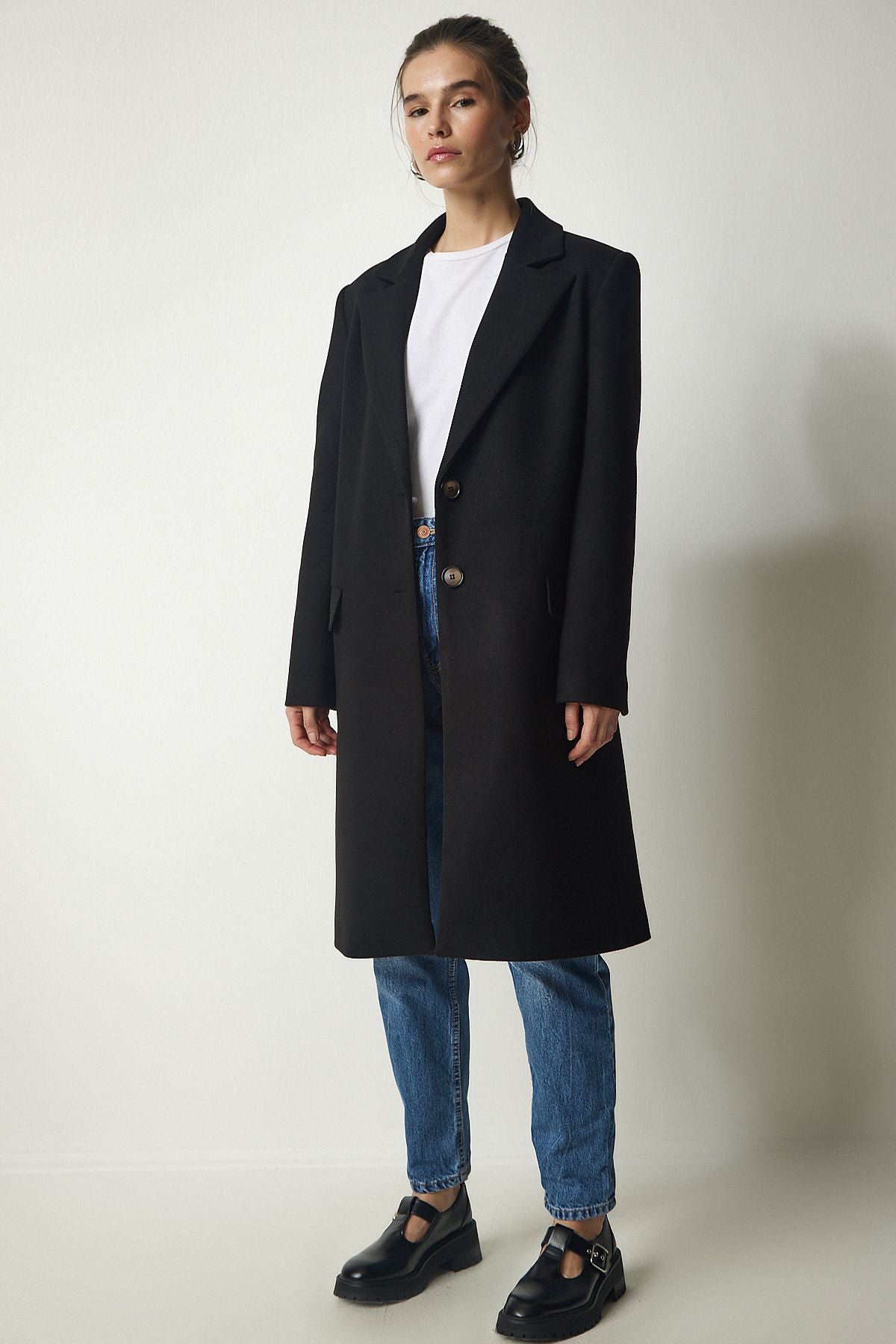 Female Black Cruve Yaka buttoned stamp coat to00114