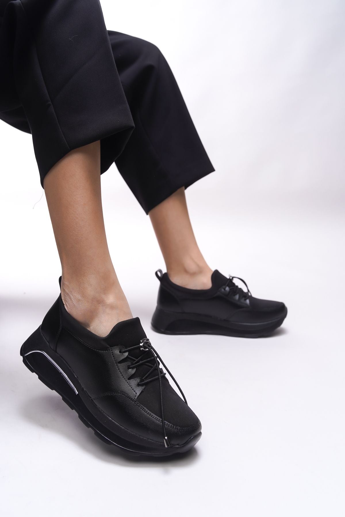 Isolendra Women Sneaker 00121706 Black Black