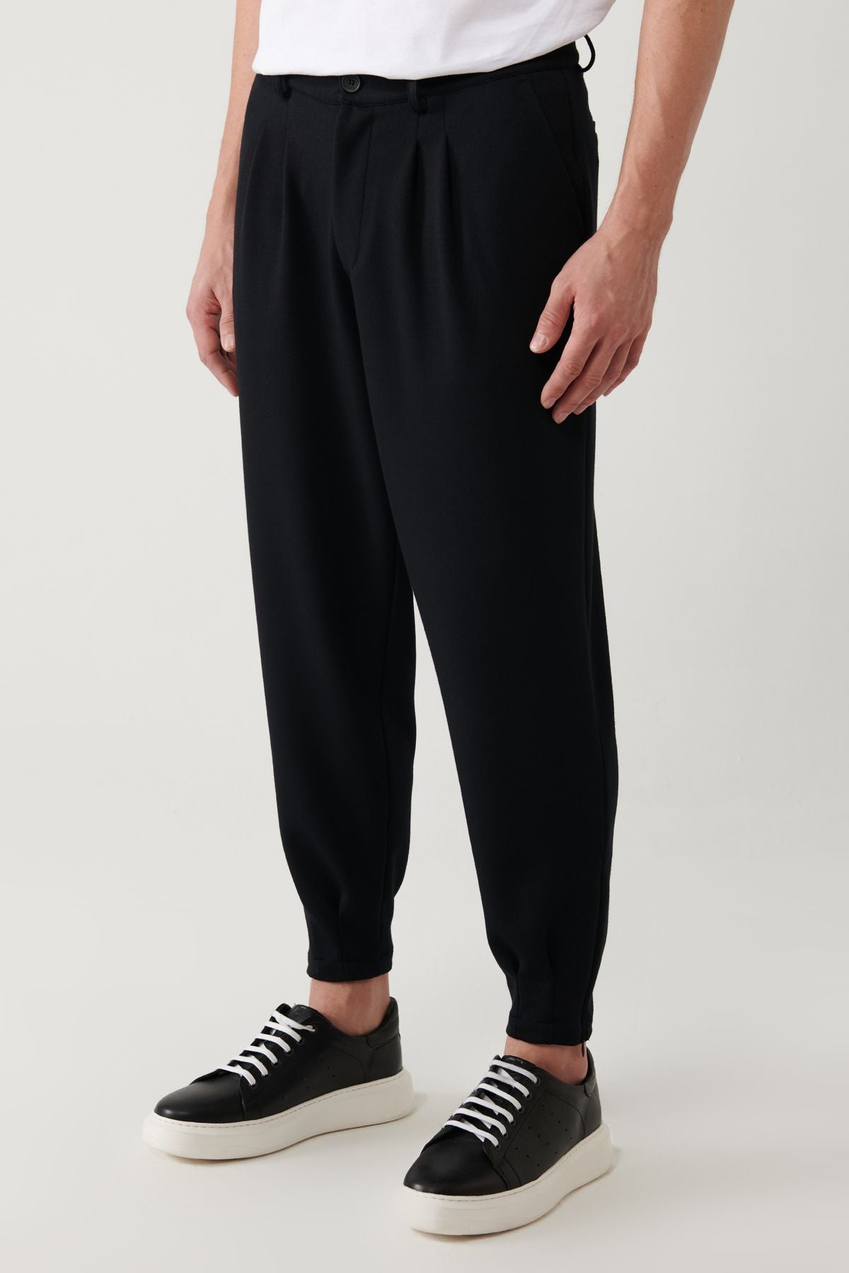 Men's Black Classic Lumbar Pleated Knitting Pants A41y3075
