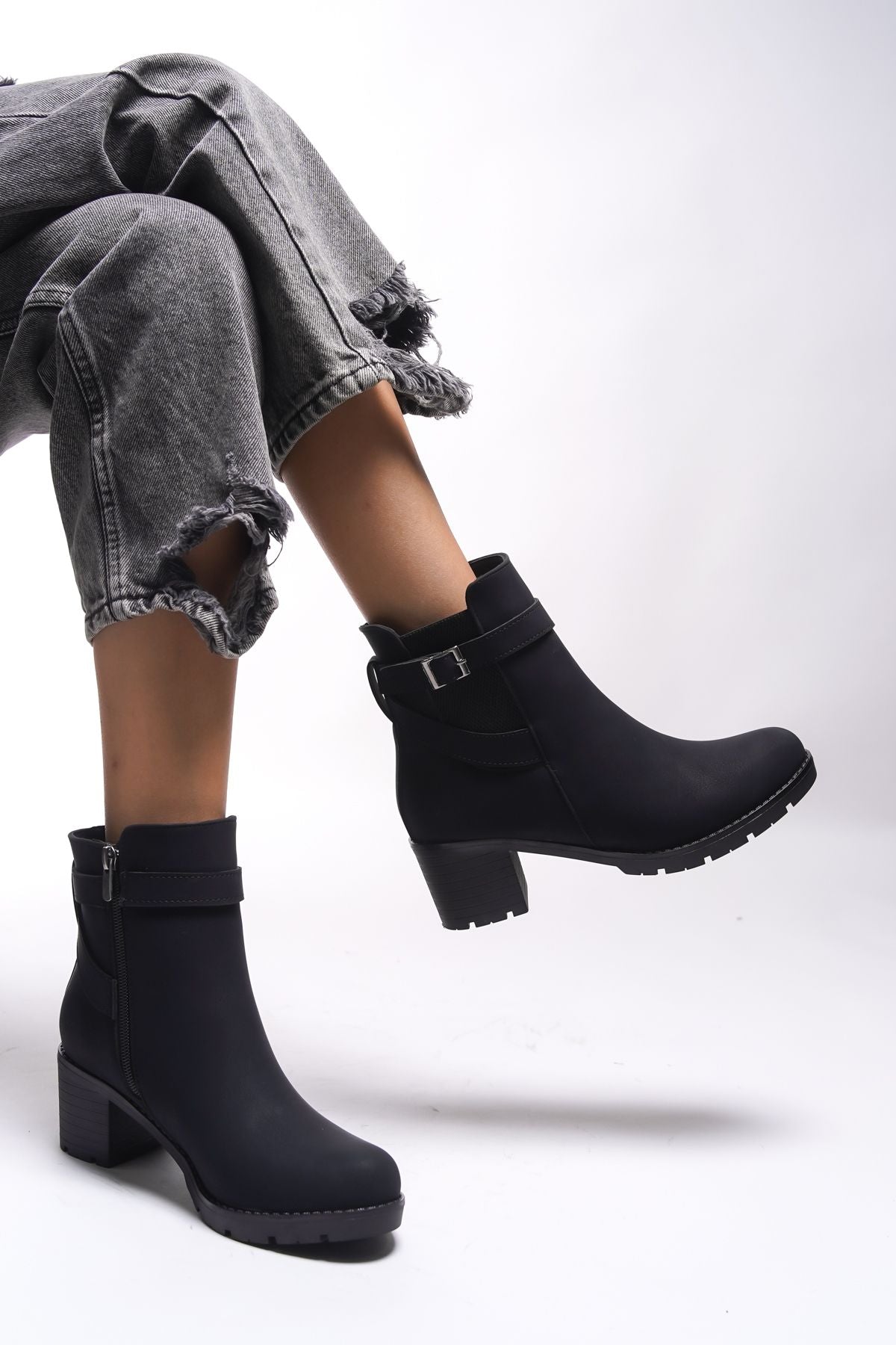 Lilixipha Female Buckle Detailed Heels Bot Bot 0012730 Black Skin