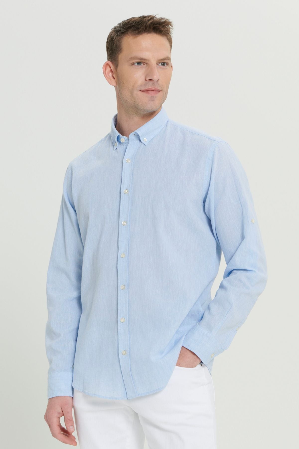 Men's light blue linen comfort fit comfortable cut buttoned collar casual shirt