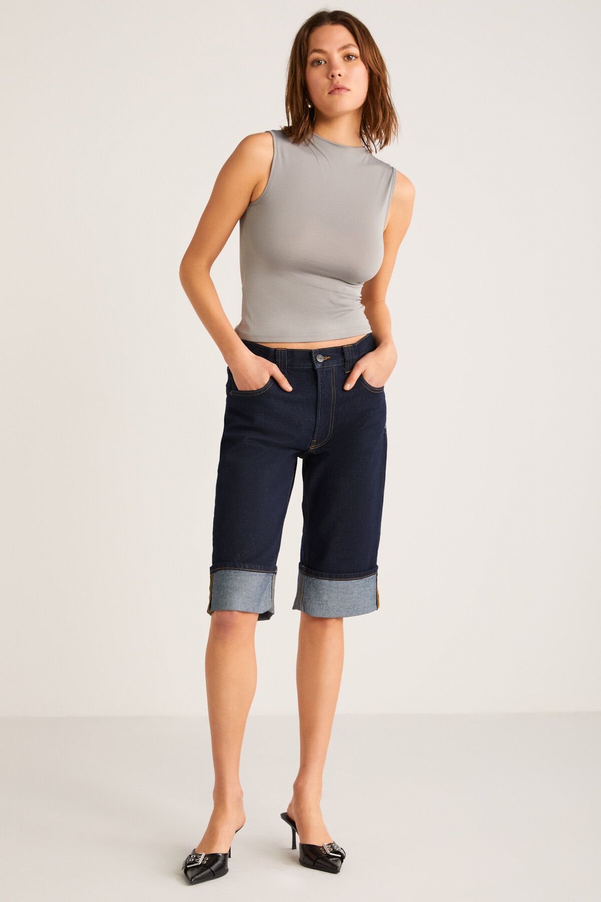 Monday Woman Basic Sleeveless Bike Cyclos Crop Gray Blouse