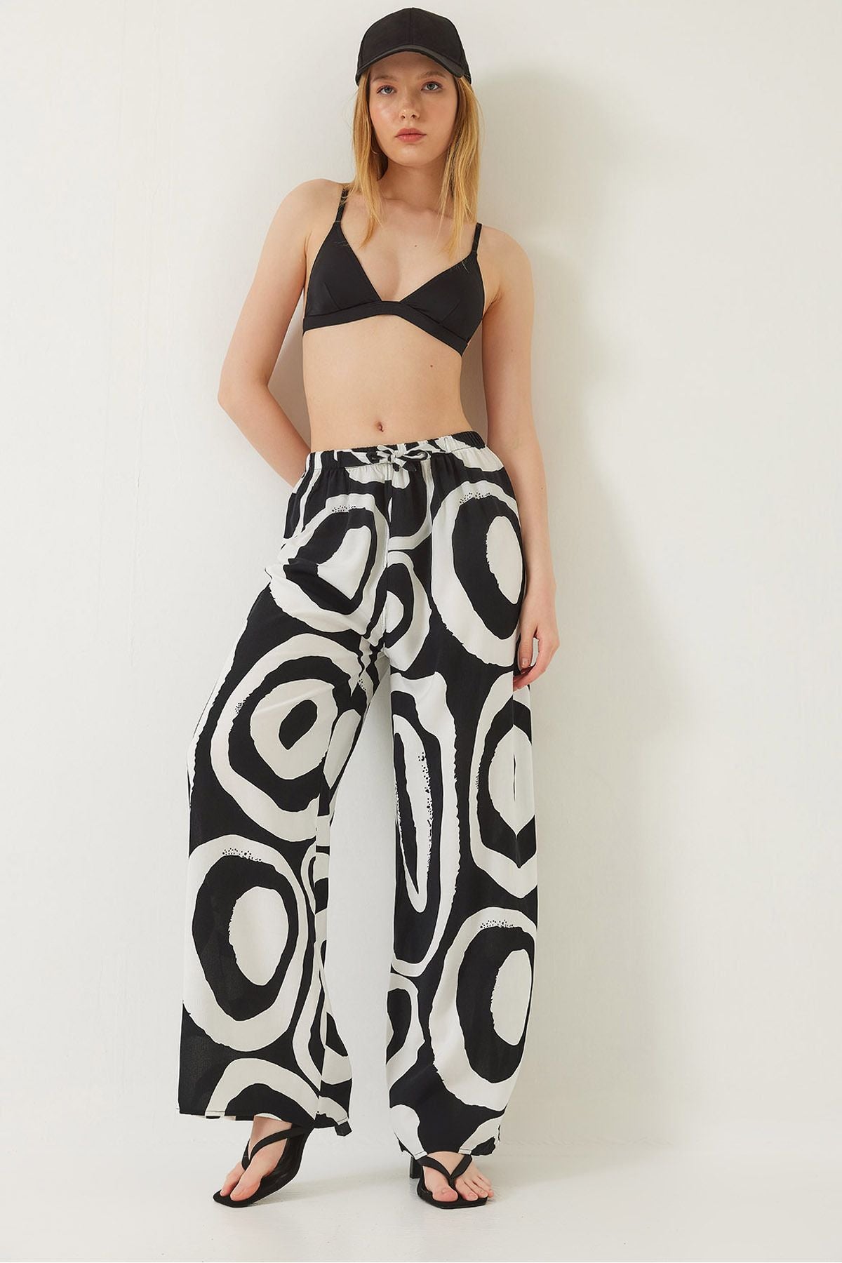 Female -linked patterned viscose pants 60261358