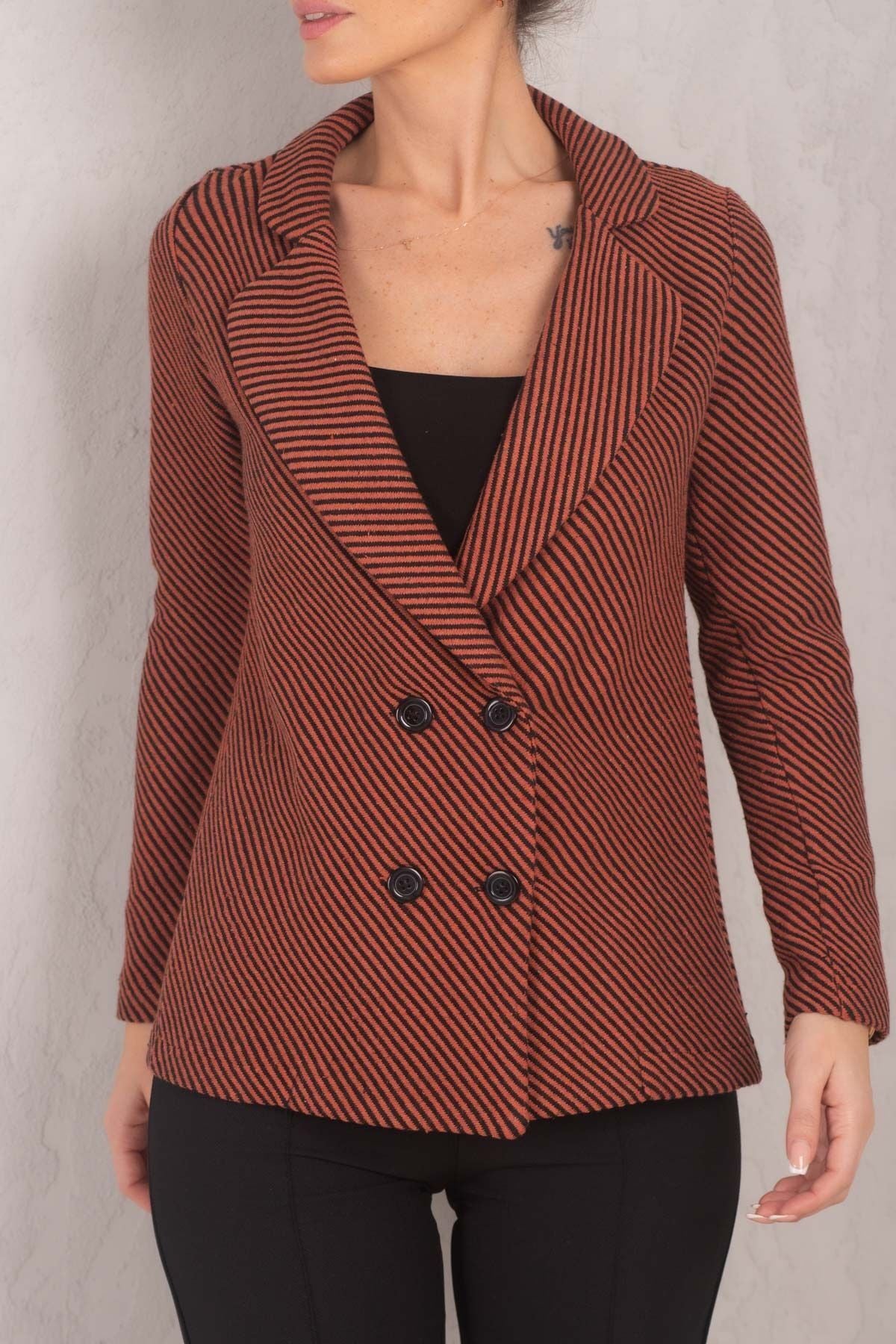 Four button with female tile line pattern ARM-24K001037