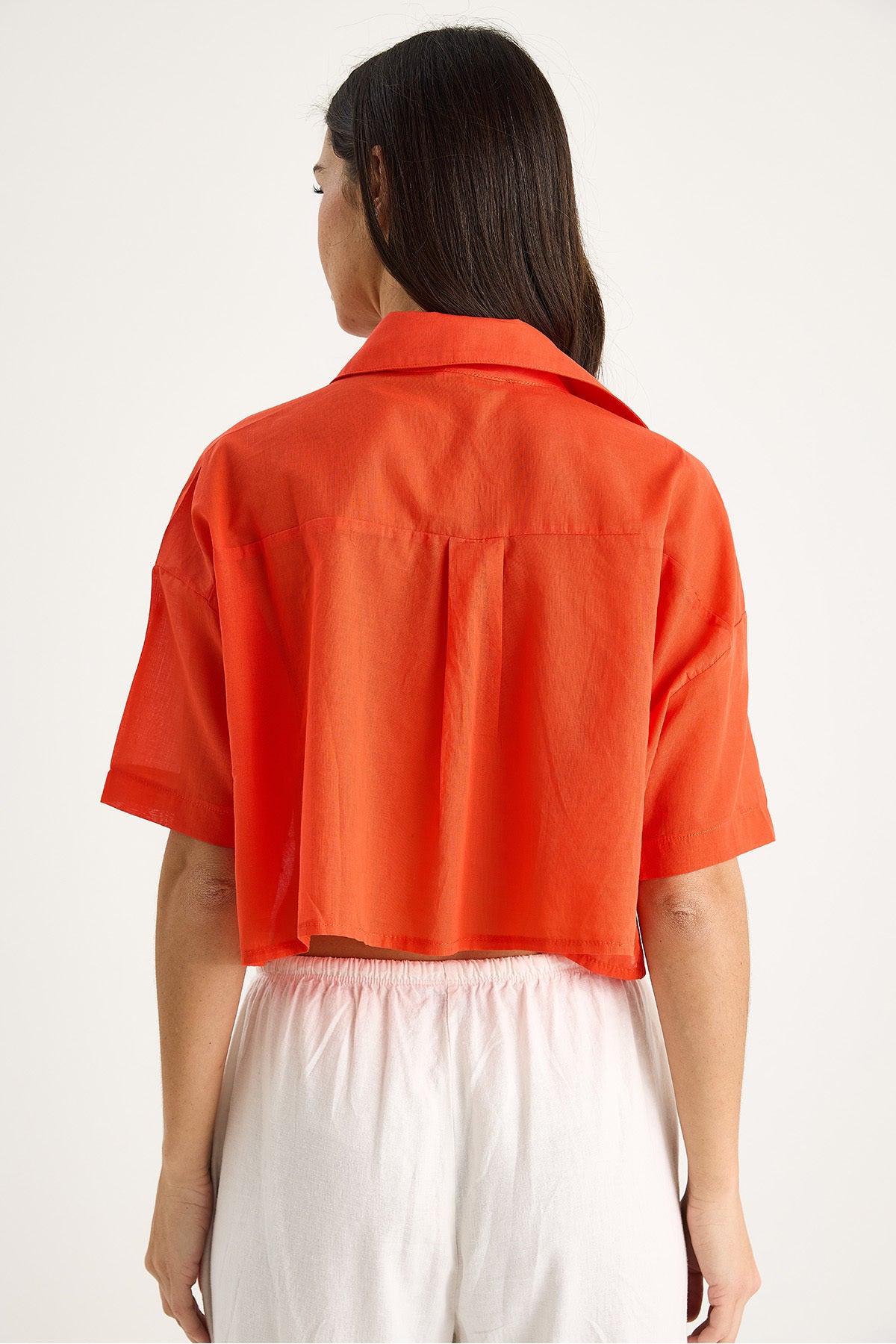 Women's V-Neck Single Pocket Detailed Short Cotton Linen Summer Shirt 232-2043 60283347