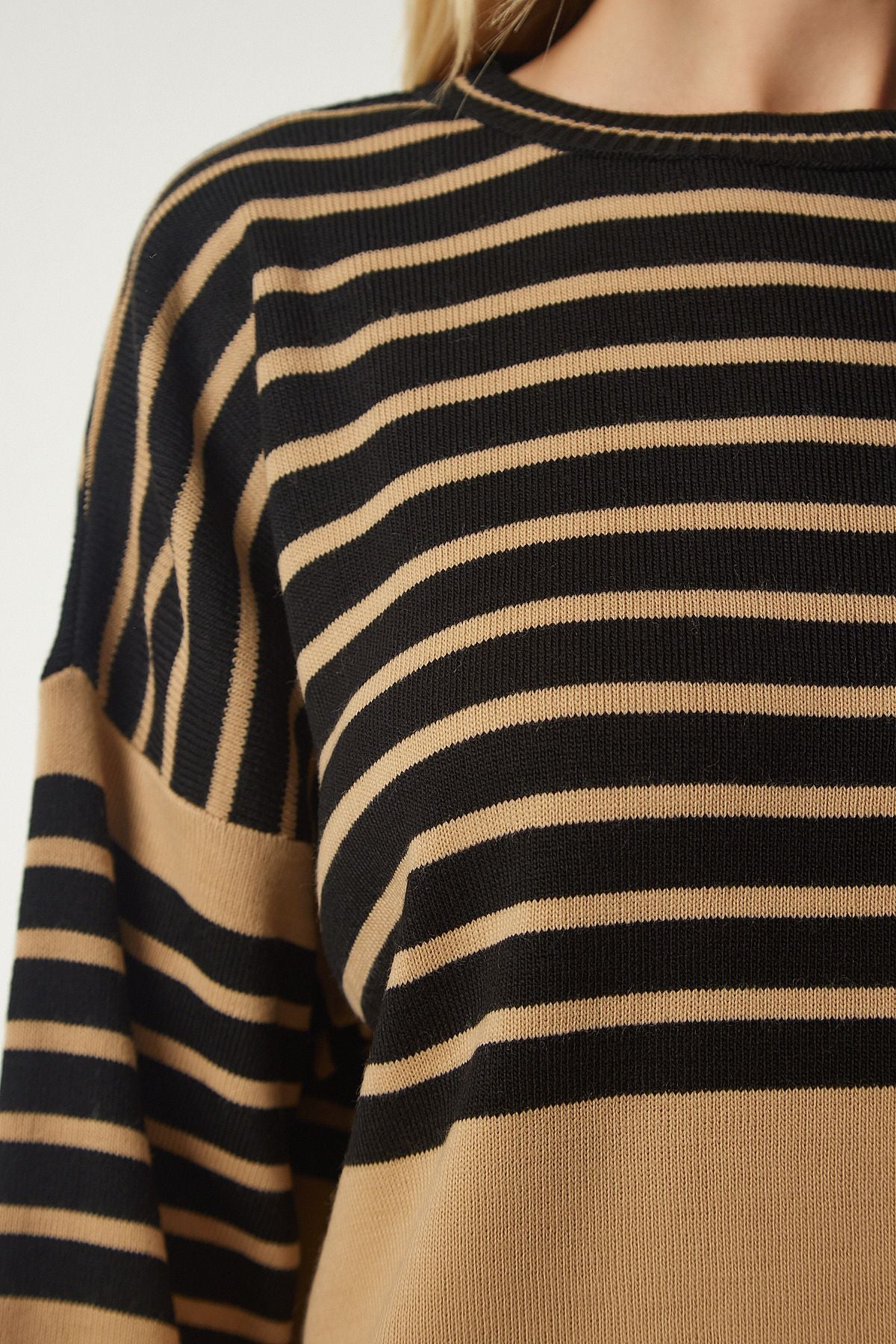 Female Biscuit Striped Sweater Skirt Knitwear Set Ki00104