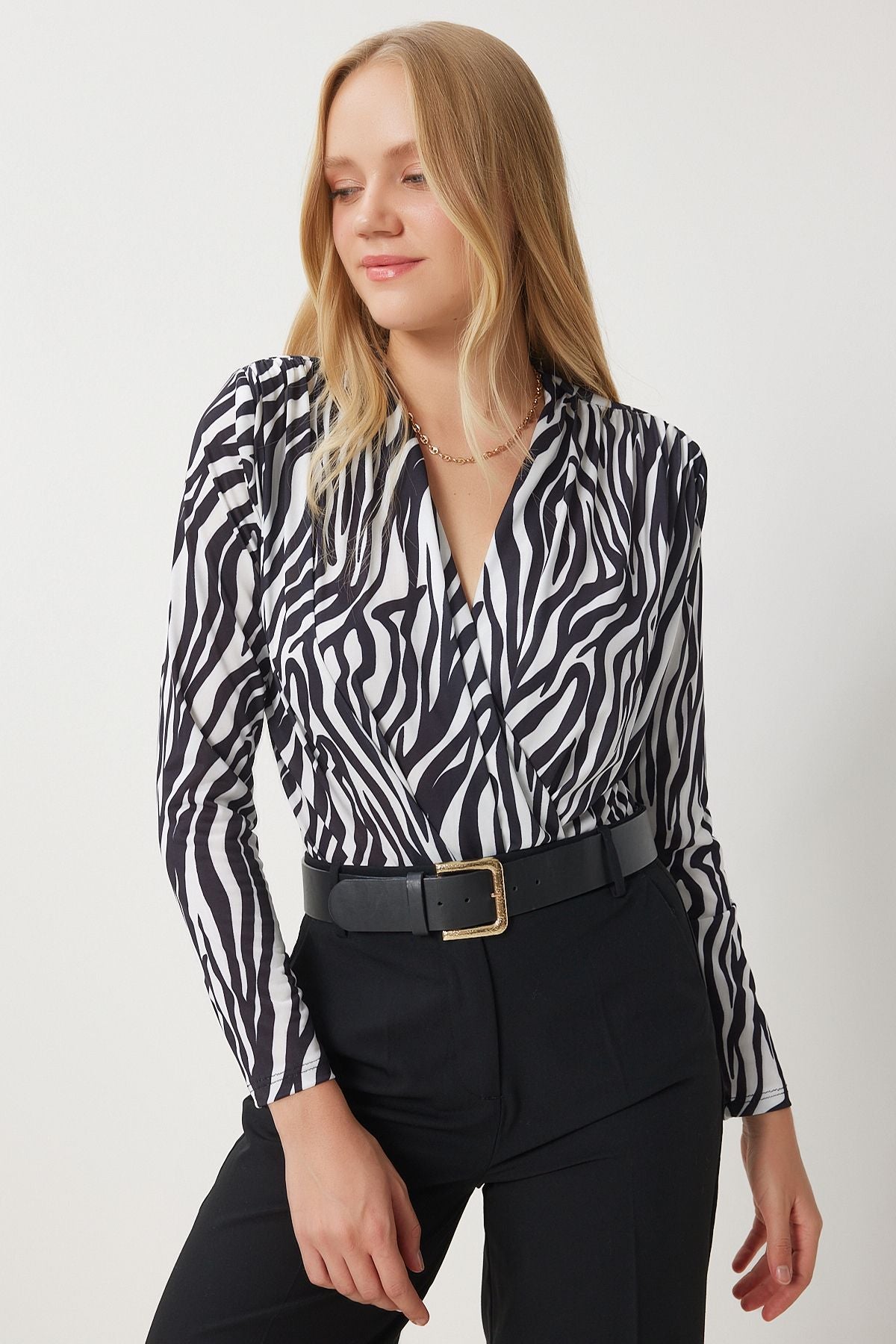 Female Black and White Anvel -Yaka Sandy Blouse Zh00039
