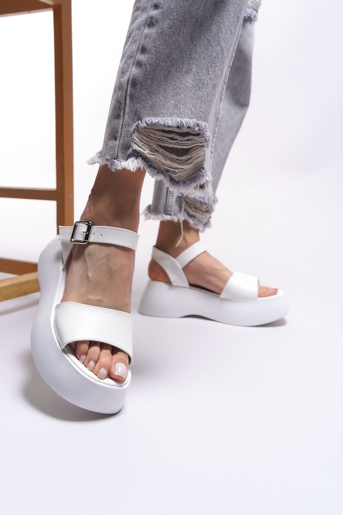 Alloshara Women's Sandals 0012801 White Skin