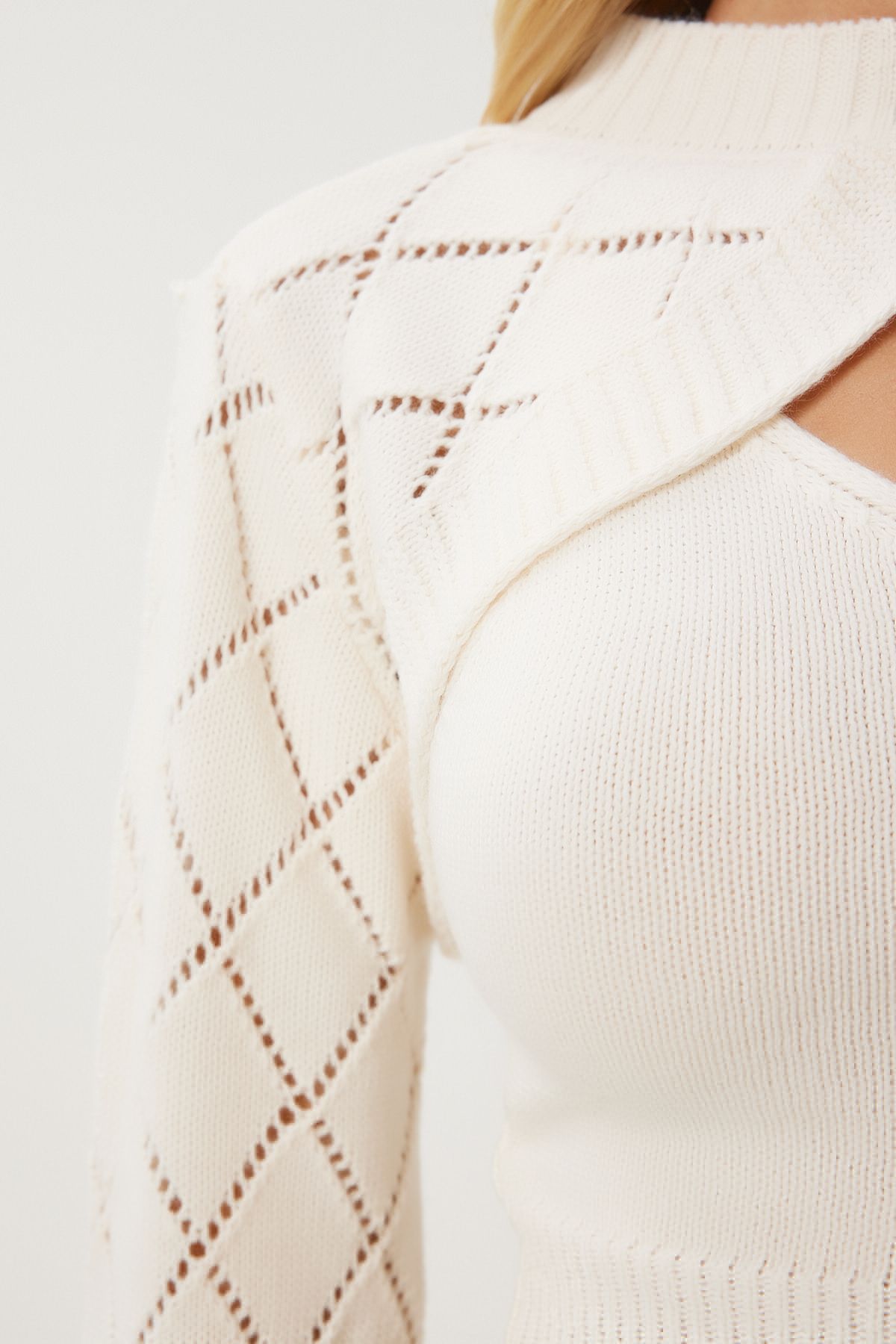 Women's cream fisherman collar knitwear athlete Crop team MT00153