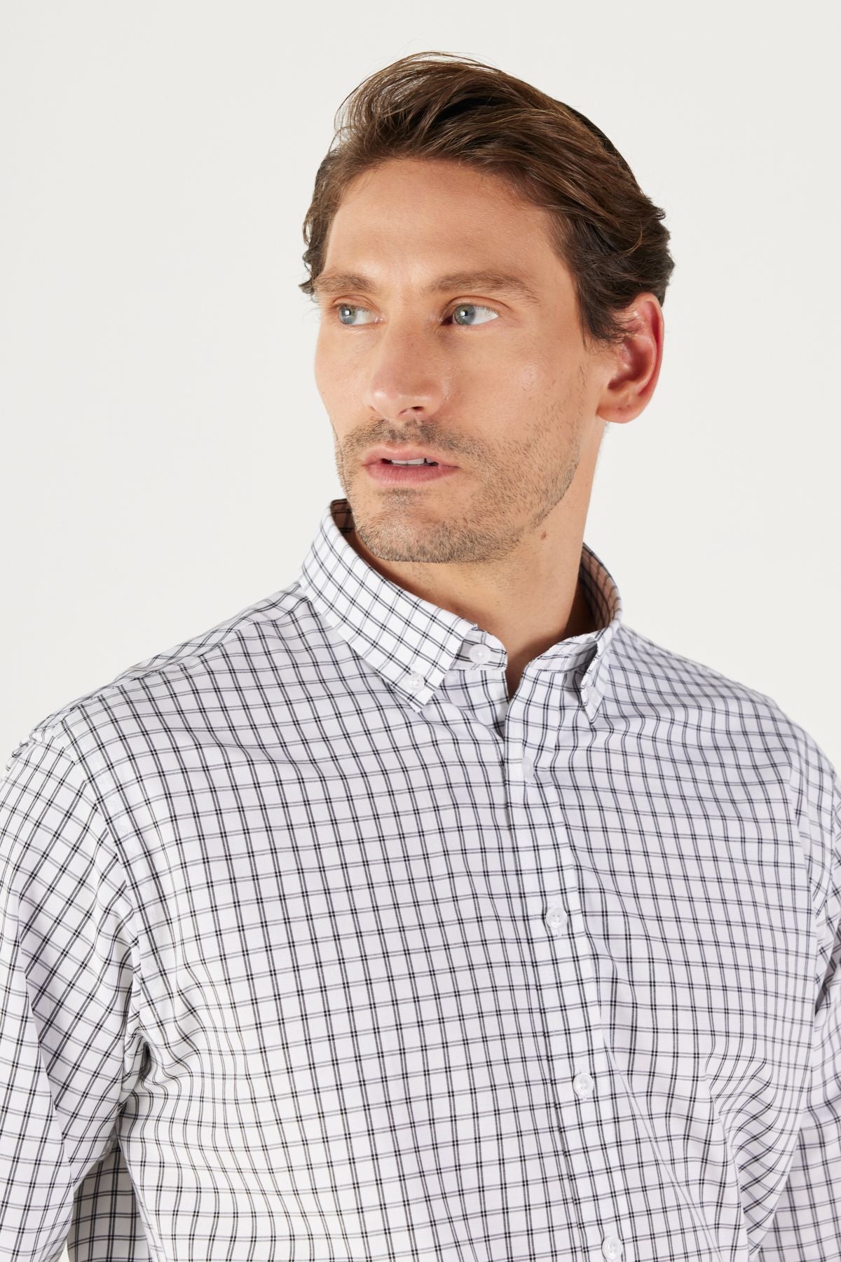 Men's White-Black Comfort Fit Casual Cutting Buttoned Neck Cotton Cotton Shirt