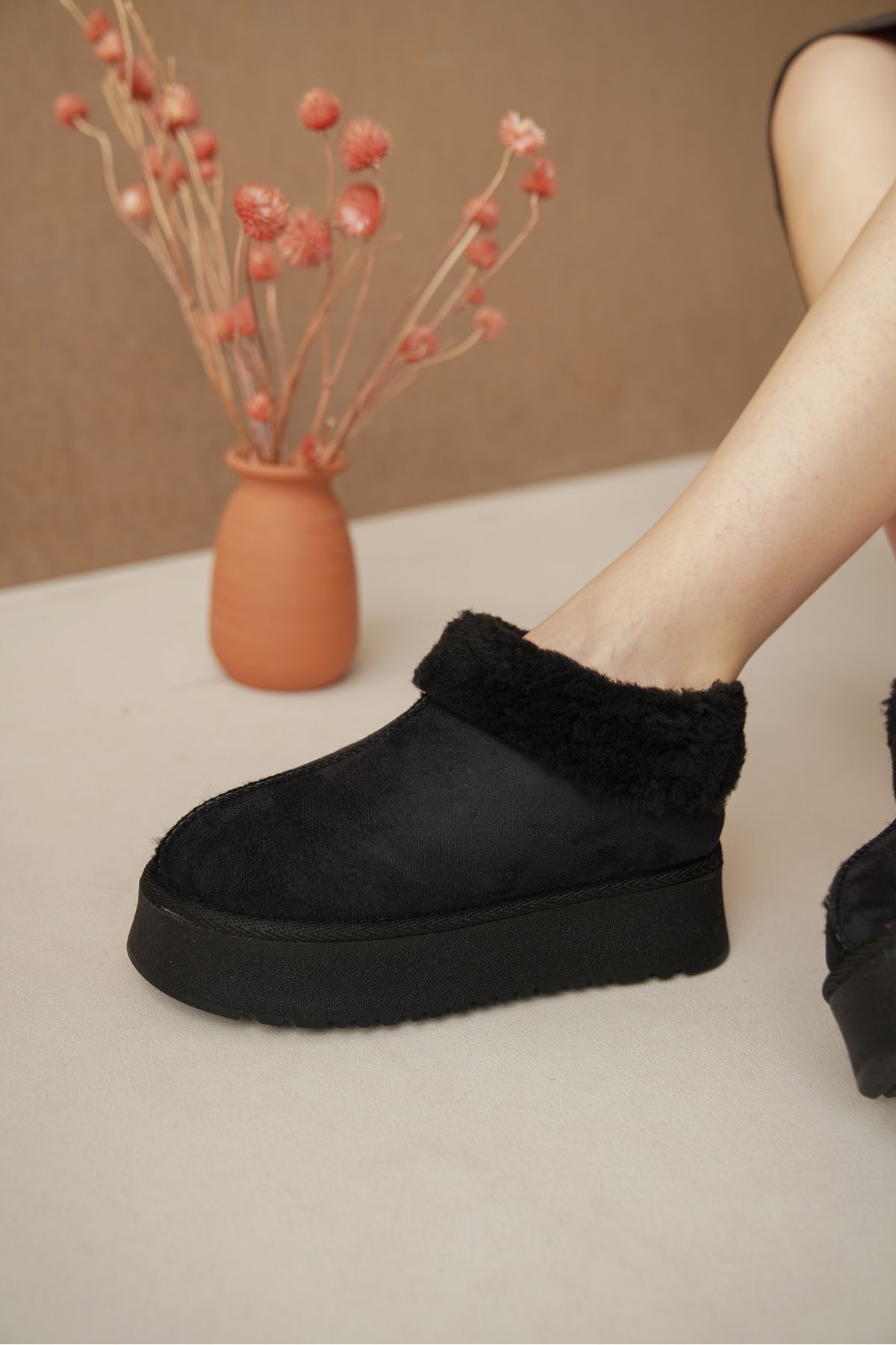 Lolath Female High -Based Fur Casual Bot 0012203 Black