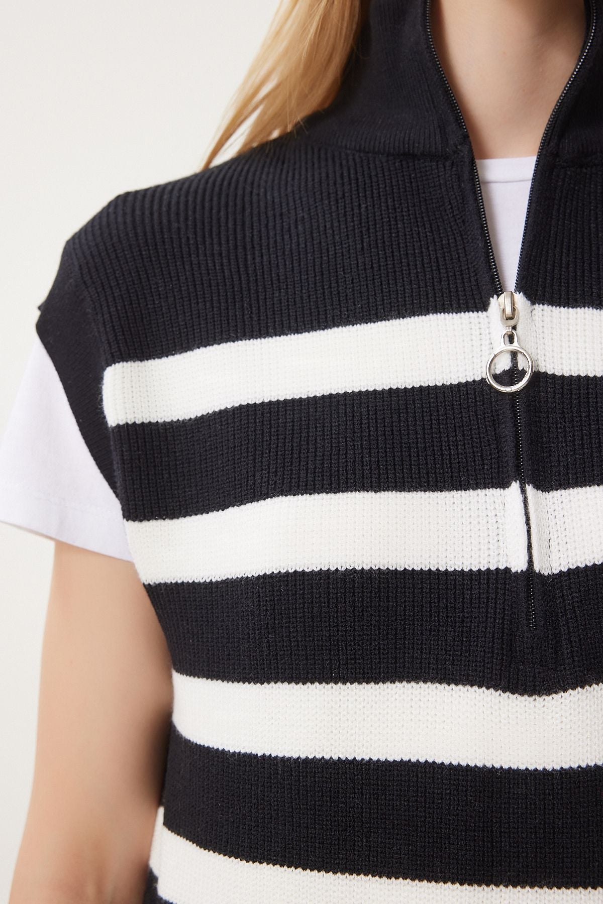 Female black zipper collar striped knitwear sweater US00944