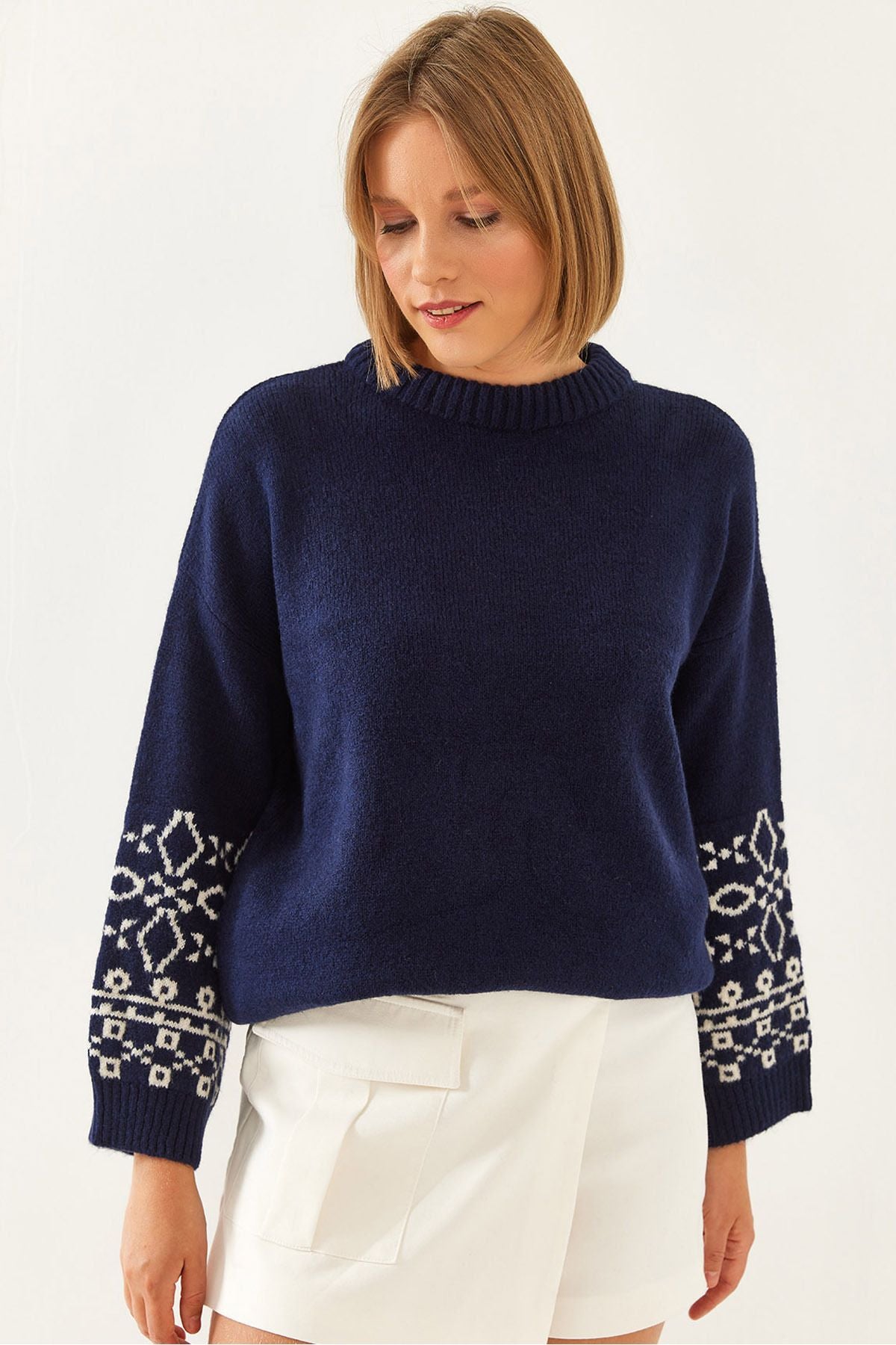 Women's arms patterned knitwear sweater