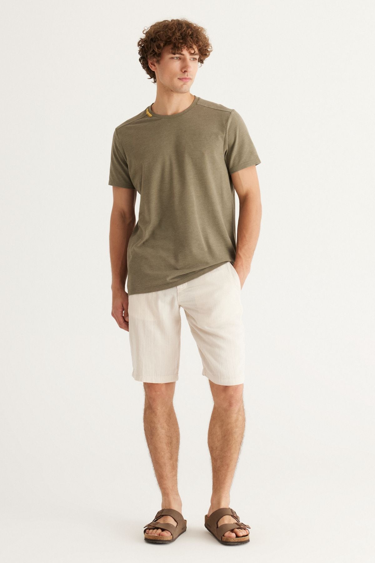 Men's Beige Slim Fit Narrow Cutting Side Pocket 100 %Cotton Muslin Patterned Shorts