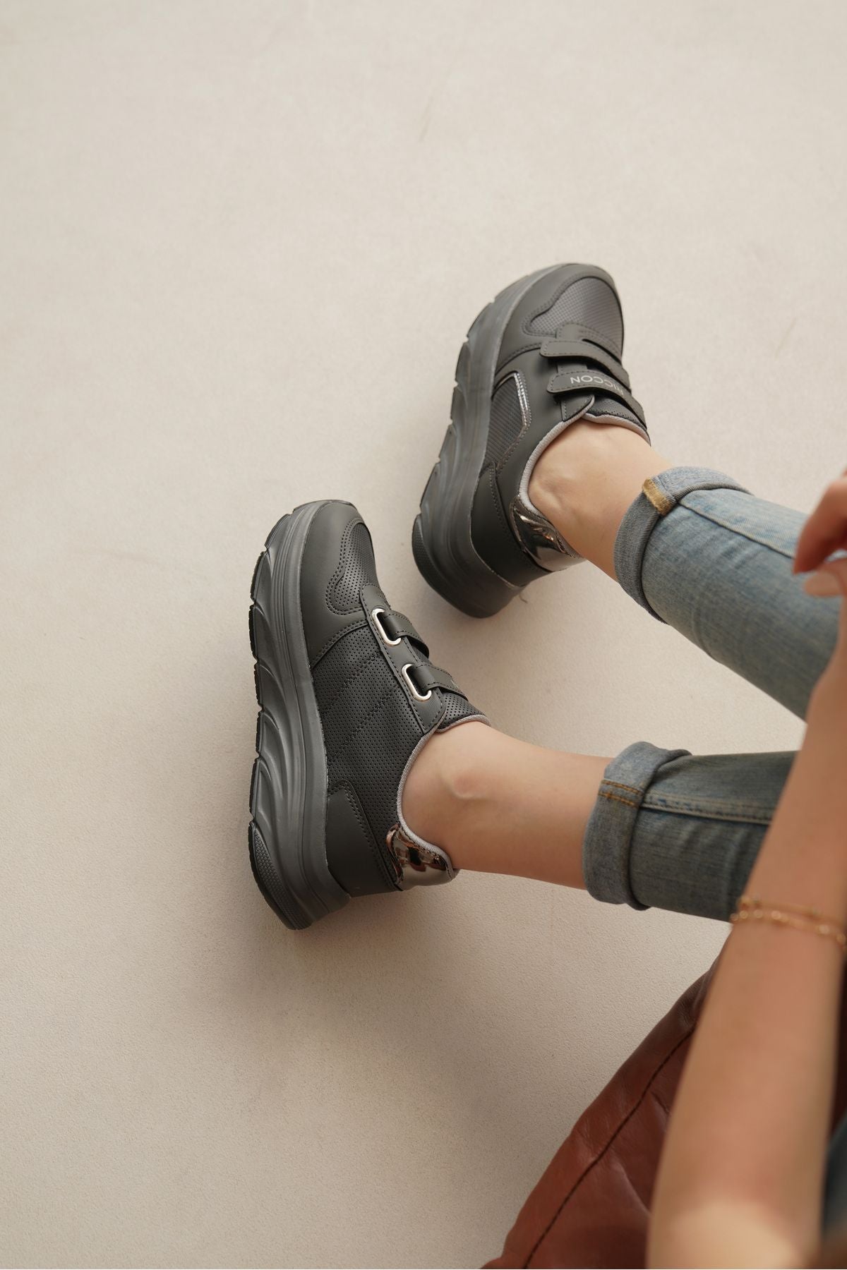 Female Sneaker 0012133 Smoke