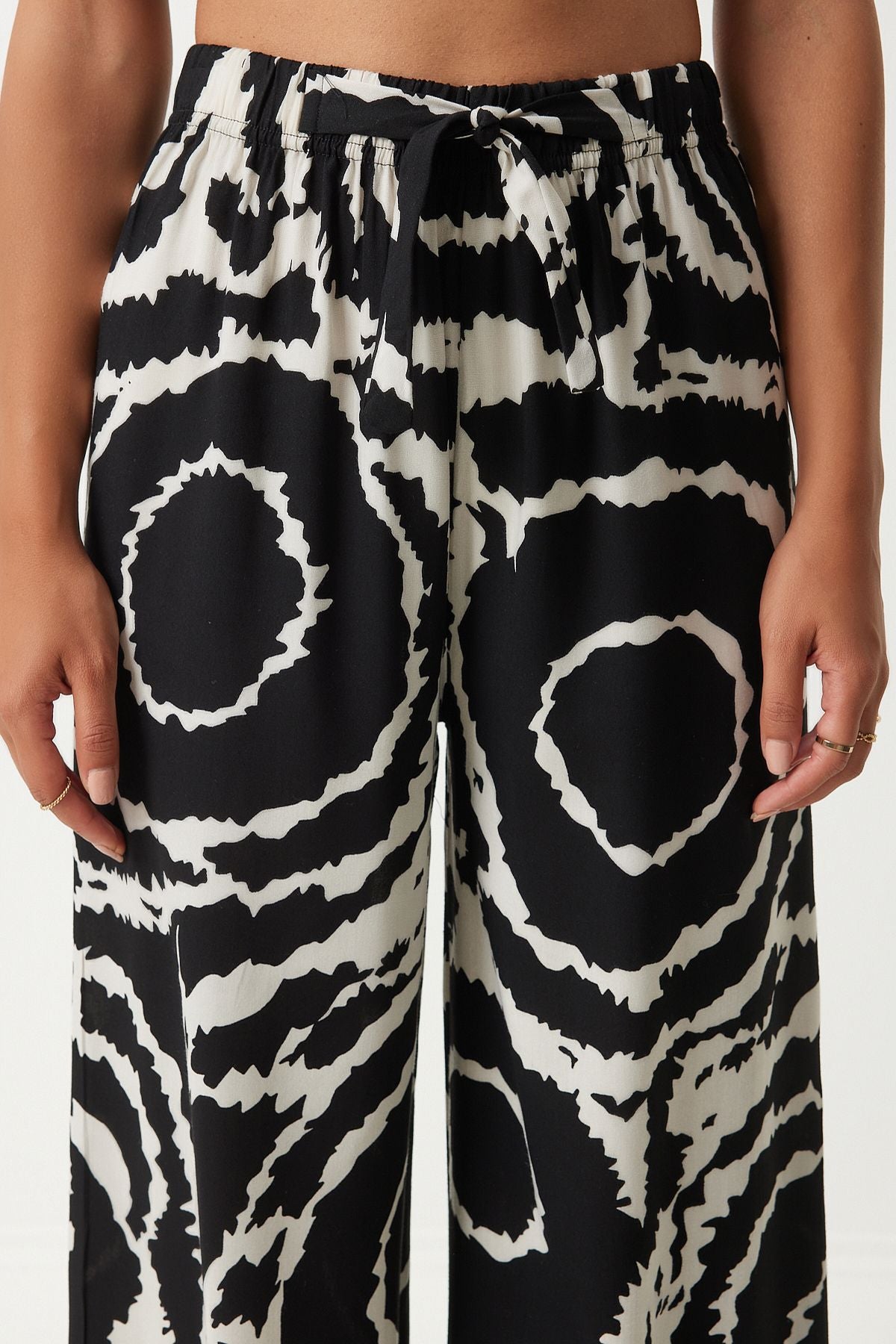 Female black light cream pattern draped viscose palazzo pants EN00606