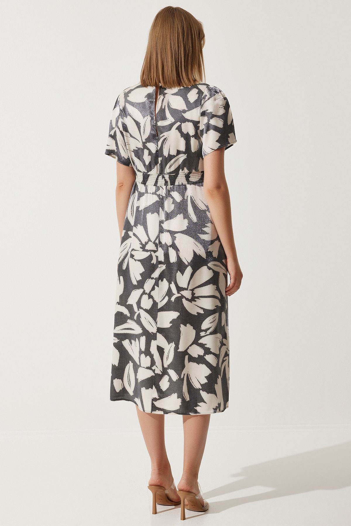 Woman Smature Solid Smature Summer Dress Cr00430 with Satin Surface