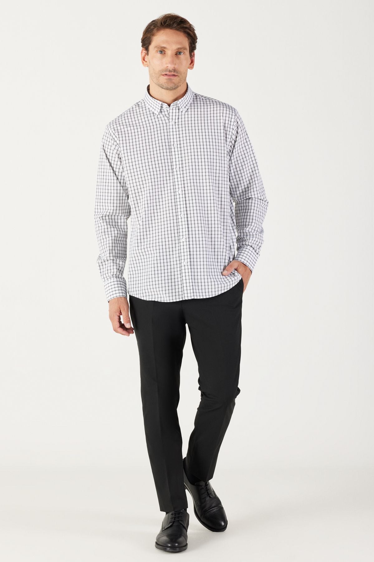 Men's White-Black Comfort Fit Casual Cutting Buttoned Neck Cotton Cotton Shirt