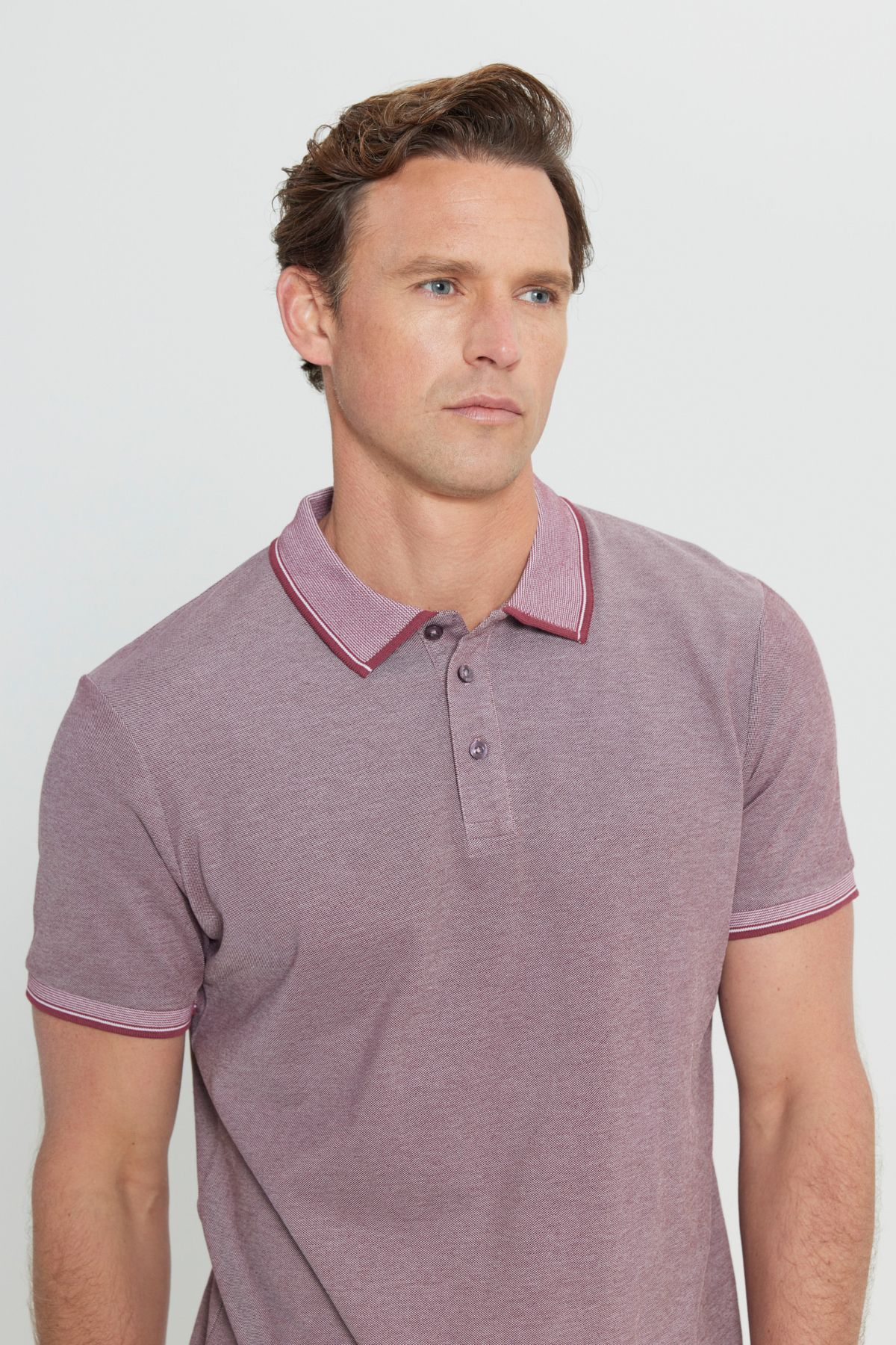 Men-Plugging Cotton Fabric Slim Fit Narrow Cut Burgundy Curled Polo Yaka T-shirt