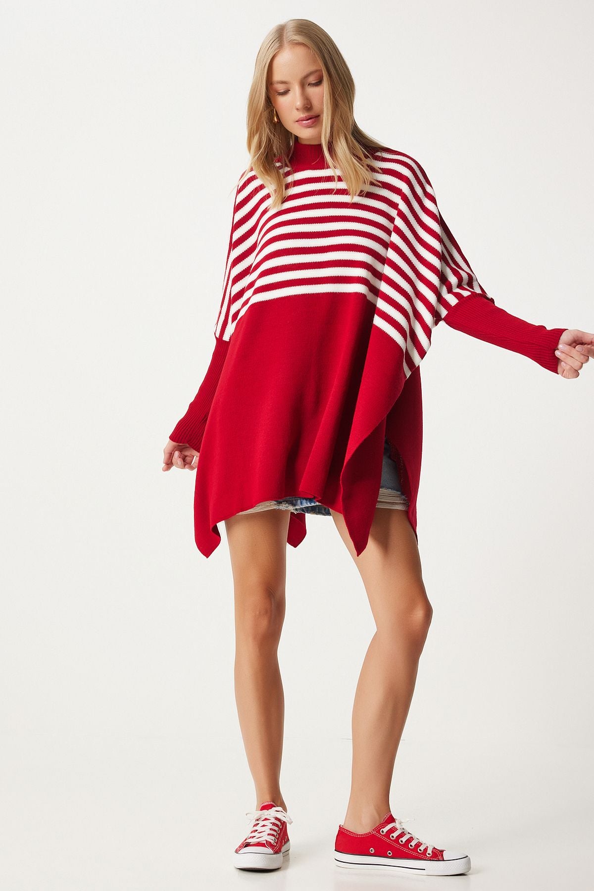 Kadın Kırmızı Çizgili Yandan Yırtmaçlı Oversize Panço Kazak DD01336