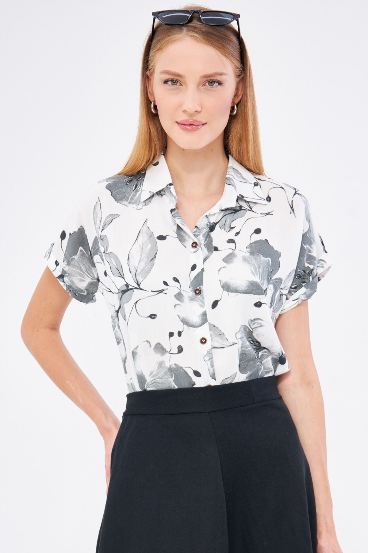 WOMEN'S MEDIA PATTERN SHORT SOLD SHIRT ARM-221052